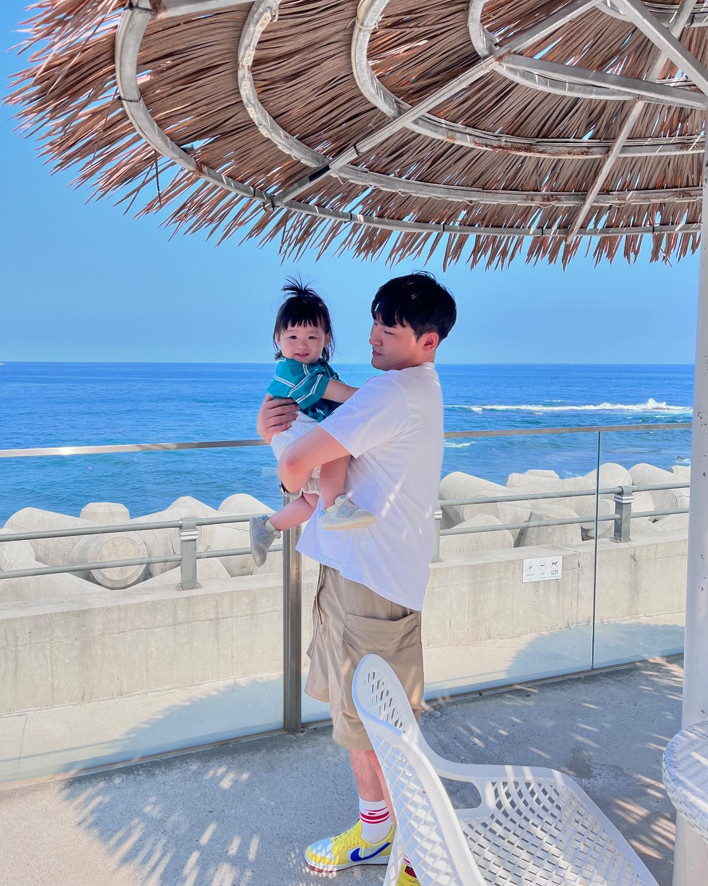 제주도 이어 경주 이제 정말 휴가 끝!
지유데리구 여기저기 여행하는게 쉽진않지만…
다음엔 또 어디가징~~?하고 생각하게되는걸보면
중독이다중독ㅋㅋㅋ
이광근시 운전하느라 고생했다요! 🫶🏻쉽지않은 여행이여찌만 그마저 행복했다!
놀았으니 당신은..열시미…일과 공부…화이팅 ㅠㅠ응원한다
지유아빠 !!!
#경주#제주도#휴가#추천