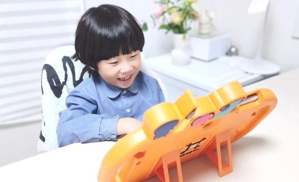 #유료광고
#7세유아영어

입학을 앞두고 영어공부에 대한 고민이 많았는데,
꼬미에게 맞는 영어공부법을 찾았다:) 

슈퍼팟잉글리시로 하루 30분 TODAY학습
알차게 진행하고,
영어 애니메이션으로 다양한 표현 배우기!

한글자막과 영어자막으로 선택이 가능하고,
캐치티니핑, 코코몽, 아기상어, 쿵푸팬더등
꼬미가 좋아하는 캐릭터들이 가득해
매일이 즐거운 중:) 

일상생활에 필요한 표현들을 배우고
응용까지 하는 모습에 깜놀🤭🤭

7세 유아영어 공부법 고민되면,
슈퍼팟잉글리시로 고고!

#7세유아영어공부법 #슈퍼팟잉글리시
#유아영어 #예비초등영어 #영어홈스쿨
#영어교재 #영어수업 #엄마표영어
#영어콘텐츠 #영어애니메이션