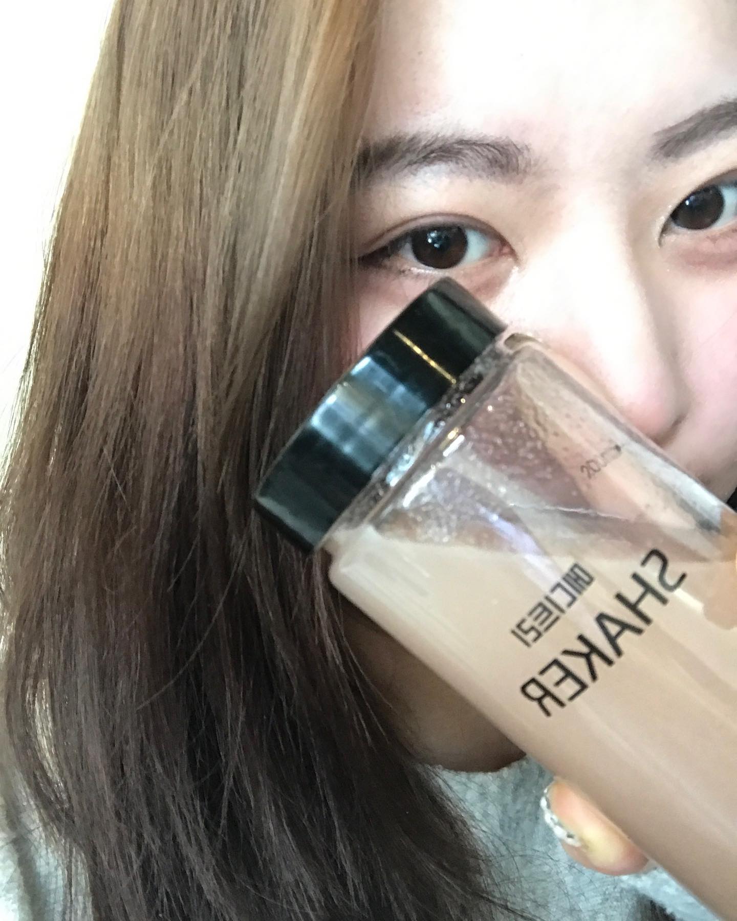 #광고 #협찬 #메디트리 #차전자피 #식이섬유 #다이어트 

메디트리에서 >비움 차전자피< 제공 받았어용 ꔛ 매일 숙제인 다이어트를 하면서 운동만 하기에는 시간이 부족하기도 했고 식단이랑 같이 병행하면 너무 좋은 것 같더라구요.ᐟ 

매일 2회, 1포씩 먹으면 되는데 메디트리 셰이커에 100, 200ml가 적혀있어서 편했구요 물을 100에 맞춰서 먹으면 젤리 같은 형태고 200은 딱 마시기 좋은 농도였어요 🙃🙃 맛도 그냥 달달한 복숭아 맛이에요🍑🍑

차전자피로 식이섬유도 풍부하고 뿐만 아니라 히비스커스, 치커리뿌리, 유산균 등등이 들어있어서 장 건강에도 너무 좋네욤.ᐟ 아 그리구 혈중 콜레스테롤 개선에 도움줄 수 있는 것도 마음에 드는 이유 중 하나입니다,,, *ฅ́˘ฅ̀*