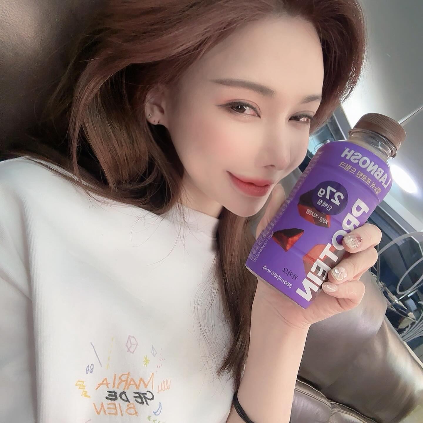 새해 🐷다이어트 🏋️‍♀️ 운동 결심한 
사람들에게 적극추천해주고픈 맛있는 단백질음료 
랩노쉬 🥛

필수 아미노산과 고칼슘 식이섬유까지 들어갔는데 
이 한병으로 단백질 27g 까지 맛있게 충족 된다니 😱👏👏

거기에 현재 24개입 기준 
50,900원으로 원래도 넘 초특가데 
네이버로 로그인 후 알림받기 쿠폰1,000원까지 다운받으면49,900원(무료배송) 대박 초특가이니, 
이번기회에 우리 다 쟁여두러 갑시당 🫢🤭

카카오/바나나/스트로베리/라떼 4가지맛의 
다채롭고 건강하고 맛있는 프로틴 드링크 
#랩노쉬

넘 내 스타일이양 💕

-
labnosh_
#랩노쉬 #단백질음료 #프로틴

https://brand.naver.com/labnoshmall/products/9645692496