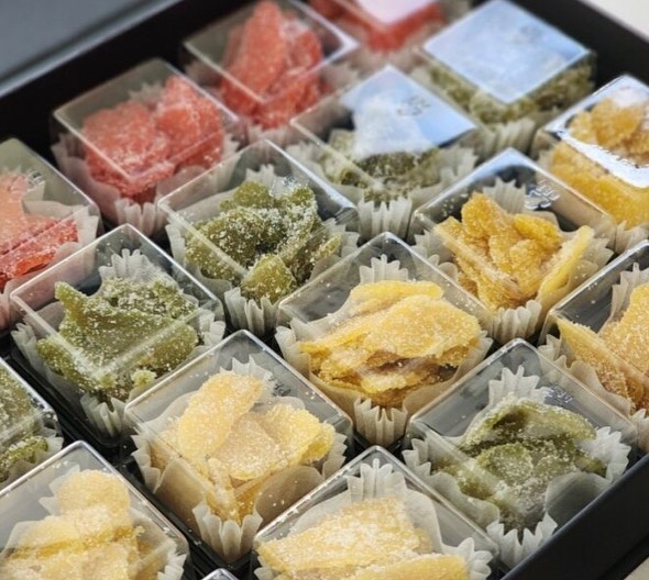#광고
화학조미료 없는 깔끔한 맛!
집밥느낌의 반찬을 찾고계신다면?

금촌댁은 수제식품, 농축수산, 가공식품, 음료 등
여러가지 식품들을 판매하고 있어요!

간식으로도 좋은 떡도 있어요
편하게 스마트 스토어에서도 구매할 수 있으니
구경해보자구요~

연락처: 010-9080-2336
홈페이지: www.금촌댁.com
스마트 스토어: ttps://smartstore.naver.com/eunmi2326

#집밥반찬 #수제반찬 #가정식반찬 #가정식수제반찬
#집밥양념깻잎 #집밥양념깻잎김치 #수제반찬양념깻잎
#수제반찬양념깻잎김치 #제철음식 #전국맛집택배 #김부각
#저염식된장 #계절반찬 #강정 #수제강정
#김치 #돌산갓김치 #알타리김치 #겉절이