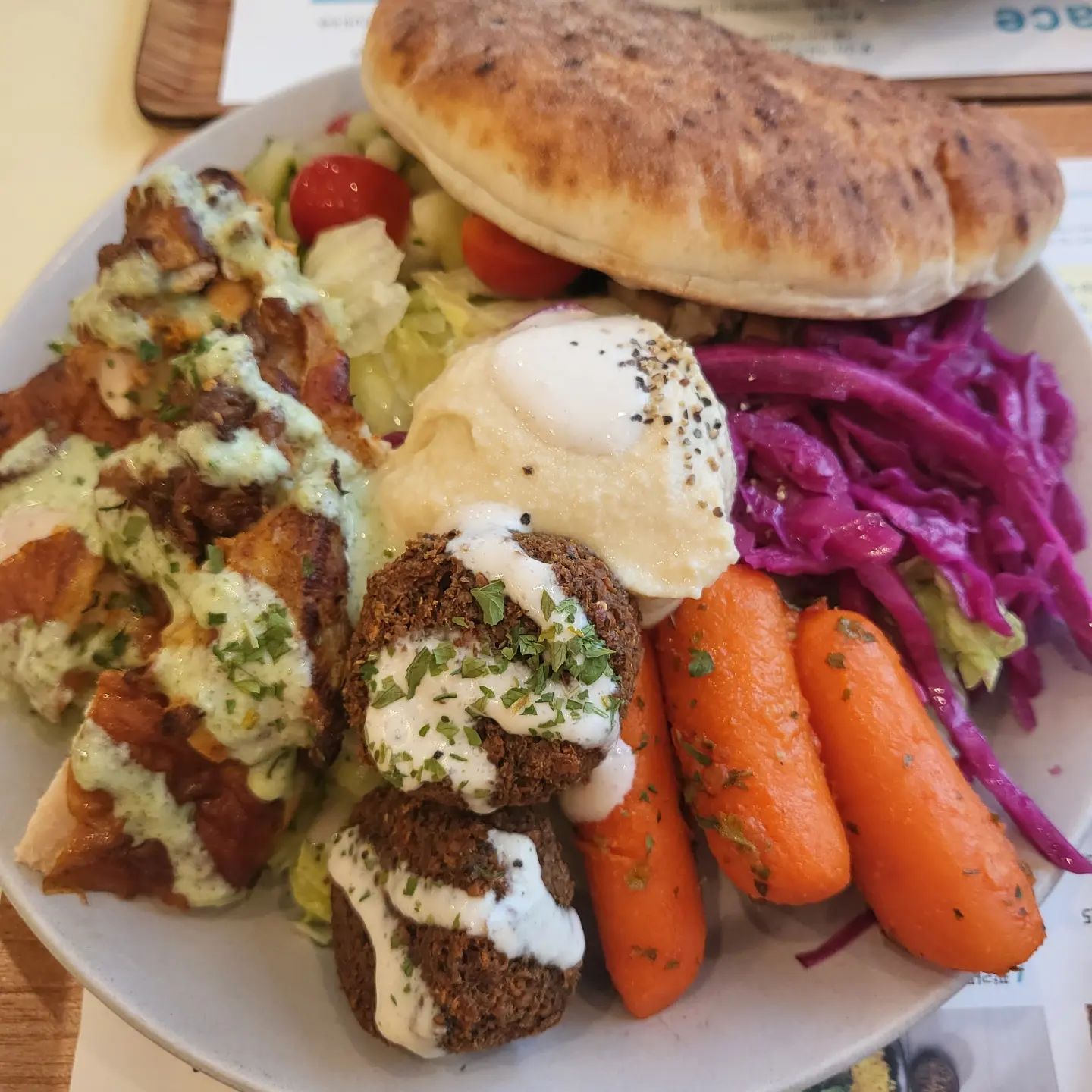 .
🥦칙피스 가로수길점🥬

가로수길에서 

가볍게 한끼 하고싶다면?

#칙피스 🥰

싱싱한 채소 메인토핑

후무스 피타 빵까지

든든하고 칼로리 낮은 한끼🤗

가로수길이 가신다면

칙피스 어떠세요?😍

#맛집 #가로수길맛집 #홍대맛집 #강남맛집 #과자리뷰 #맛집리뷰  #수원맛집 #식도락여행 #맛집스타그램 #리뷰스타그램  #내돈내산 #맞팔 #먹팔 #분식 #한식 #양식 #중식 #일식 #디저트 #카페 #먹스타그램 #좋아요 #팔로우 #충무로맛집