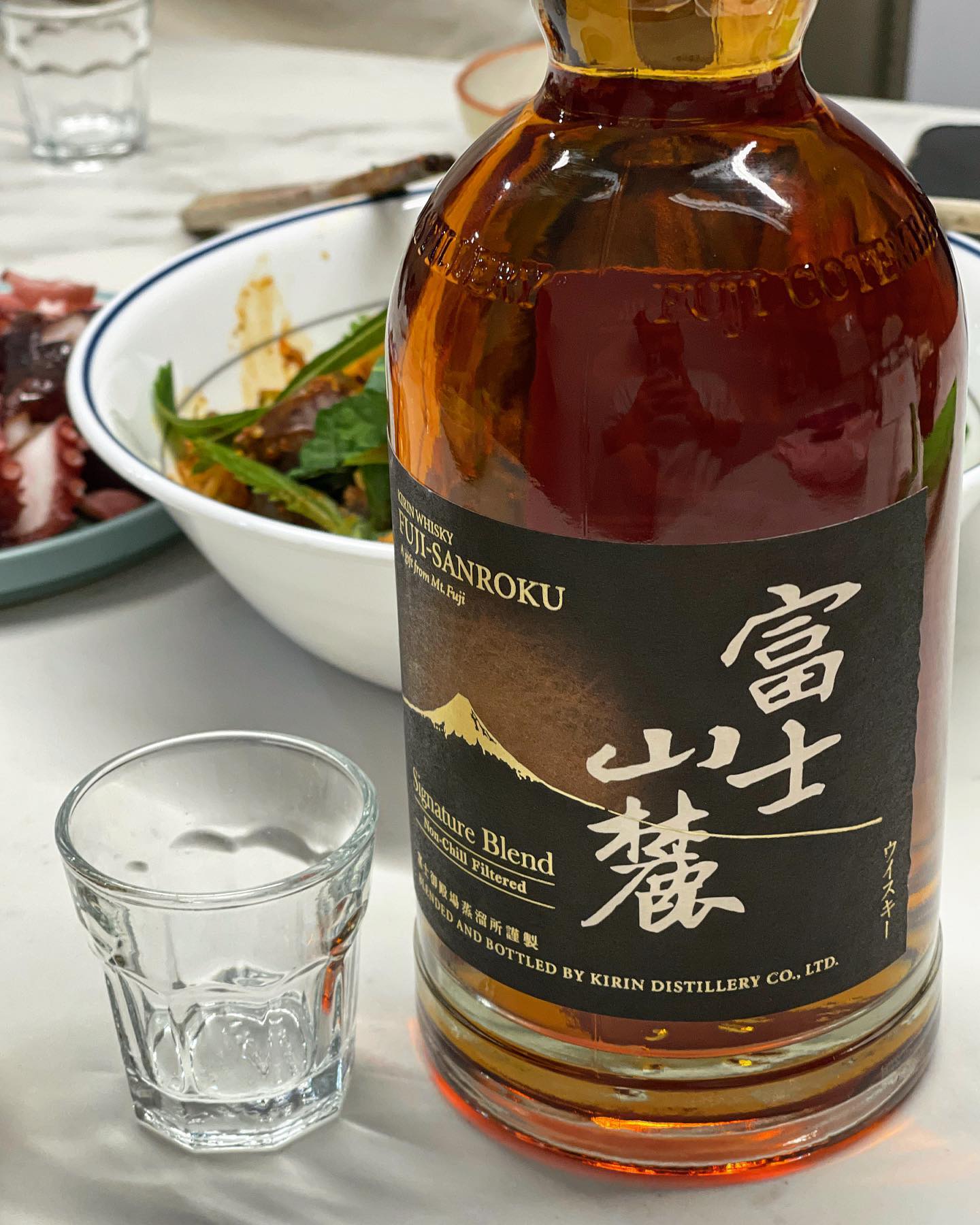 친구 만나서 한잔 :)
일찍 만나도 할 얘기가 많아서 시간이 부족하구만요. 🤣
다음에는 낮술 부터 해야 할듯..
.
#술스타그램 #술한잔