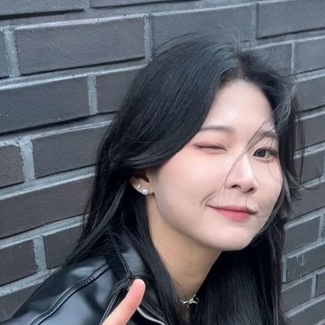 기주 on Instagram: "#광고 @standarderror_official 🖤✌🏻🖤 오버핏 레더자켓 기본템으로 무조건 있어야하는거 아시져ㅎㅎ 부담없이 가볍게 걸치기 좋은 캐주얼한 무드에 전체적으로 깔끔한