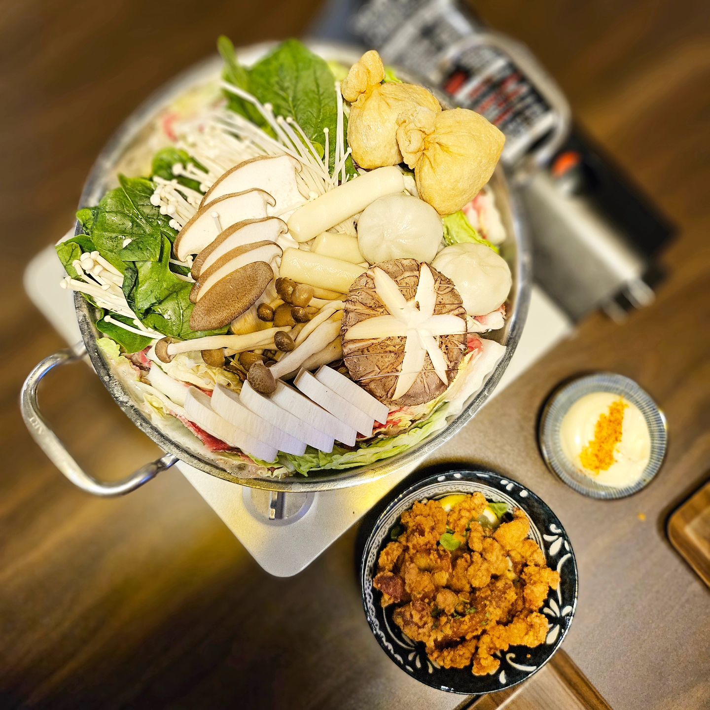 #협찬 화명동에서 즐기는 맛있는 일본식나베🥘
🎀호타루
👉🏻일본식 나베와 하이볼의 조합이 맛있는 부산 북구 화명동 이자까야
👉🏻넓고 쾌적한 매장 분위기로 데이트장소로도 좋고 각종모임이나 혼술하기에도 안성맞춤
👉🏻밀푀유나베, 모츠나베, 스지오뎅나베 등 다양한 나베종류와 어울리는 하이볼과 사케 등 술메뉴
📍업체정보
- 영업시간 : 화-토 16:00-01:00 / 일 16:00-24:00 (월요일 휴무)
- 전화 : 051-361-6665
- 주소 : 부산 북구 금곡대로303번길 35 205호
🎊네이버예약 이용시 소고기 1인분 무료

#화명동맛집 #화명동술집 #화명동데이트 #협찬 #리뷰노트