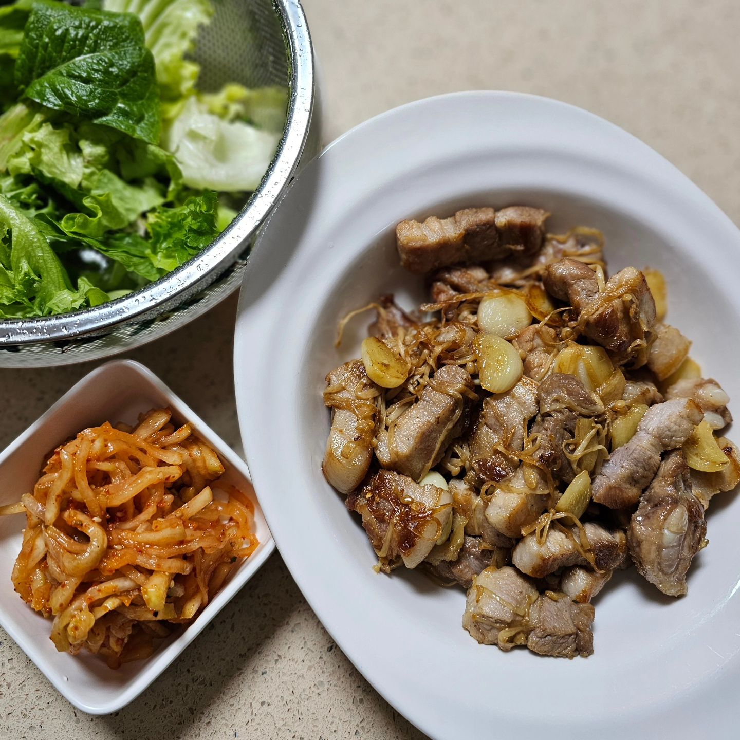 오느른 #무생채 #삼겹살 #편마늘구이
불호 없는 맥주 콸콸콸 홈쿡 식단🐷 Feat. 삼전동쩝퀸딸