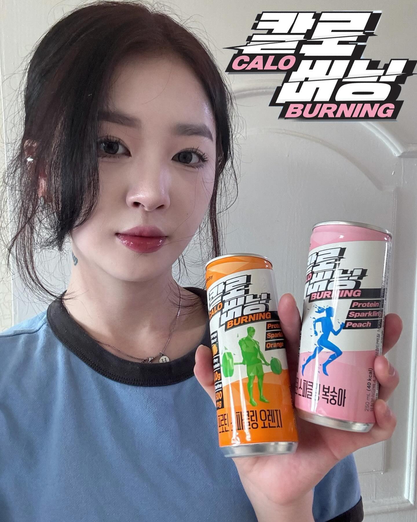 #광고
🏋🏻맥널티 칼로버닝 프로틴 스파클링🏋🏻
질리지 않는 단백질보충제를 찾으시나요?!
달콤한 복숭아맛과 상큼한 오렌지맛 두가지가 있습니다!
제로 슈가며 40칼로리이며, 피로회복에 도움이 되는 타우린도 있어
운동하는 분들에게 강력히 추천해드릴게요❕
#맥널티#칼로버닝#프로틴#단백질#단백질보충제#프로틴스파클링#제로슈가#유당불내증#프로틴음료#다이어트음료#맥널티커피#한국맥널티