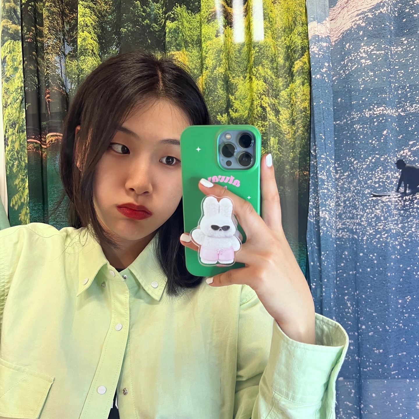 #협찬 비가 안 왔으면 좋겠어요…☔️🌧️ 방구석 셀카놀이😤➰

썬구리 낀 토깽이 넘 귀엽지 않습미까…🤦🏻‍♀️
모모케이스&그립톡 세트는 자사몰에서 할인 중이에요!
오늘신제품도 많이 나왔으니 구경 가야만💫❤️‍🔥

#모모케이스 #momocase #폰케이스 #폰케이스맛집 #폰케이스추천 #아이폰케이스 #갤럭시케이스 #하드케이스 #아크릴스마트톡