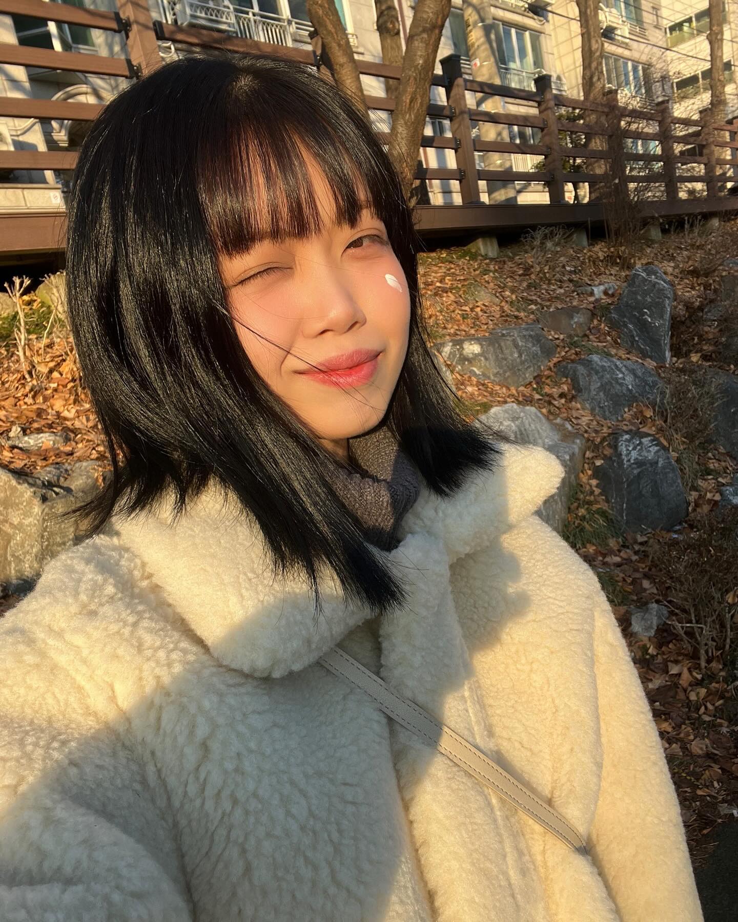 #제품제공 #클레어스 #올데이에어리선스크린 dear_klairs #loveklairs

번들거리고 끈적이는 선크림이 싫은 사람 ? 나 🤭
선크림 유목민으로써 수분 촉촉 데일리 선크림에 맞게 가벼운 마무리감으로 번들거리지않거 끈적임이 없어 메이크업 전 너무 좋아서 매일 이 제품으로 기초 마무리중 !
논코메도제닉 선크림이라 피부 트러블에도 안심하고 사용 할 수 있어요!

 올리브영추천템으로 가까운 올리브영 매장에서 만나보세요 🤍