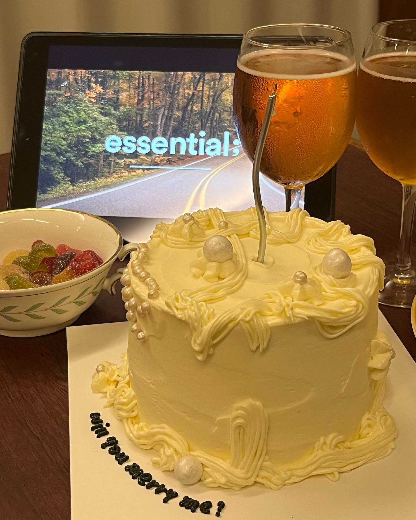 오빠 ! 우리 행복하게 잘살쟈 👰🏻‍♀️🤵🏻‍♂️
D-364 💍
케이크는 lykkeke_house 🎂🤍

#광주 #광주리케키하우스 #광주레터링케이크 #광주케이크 #광주케이크주문제작 #리케키하우스 #광주케이크맛집 #먹스타그램 #광주프로포즈케이크 #광주프로포즈