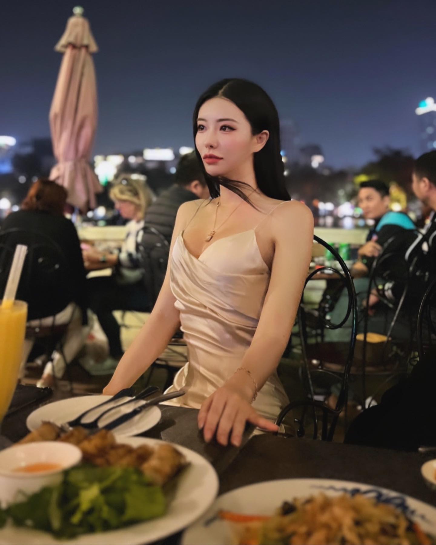 베트남 하노이 호안끼엠호수에서 마지막 밤 마지막 저녁
.
.
.
.
.
.
.
.
#베트남#하노이#베트남하노이#베트남여행#하노이여행#ootd#여행스타그램#vietnam#hanoi