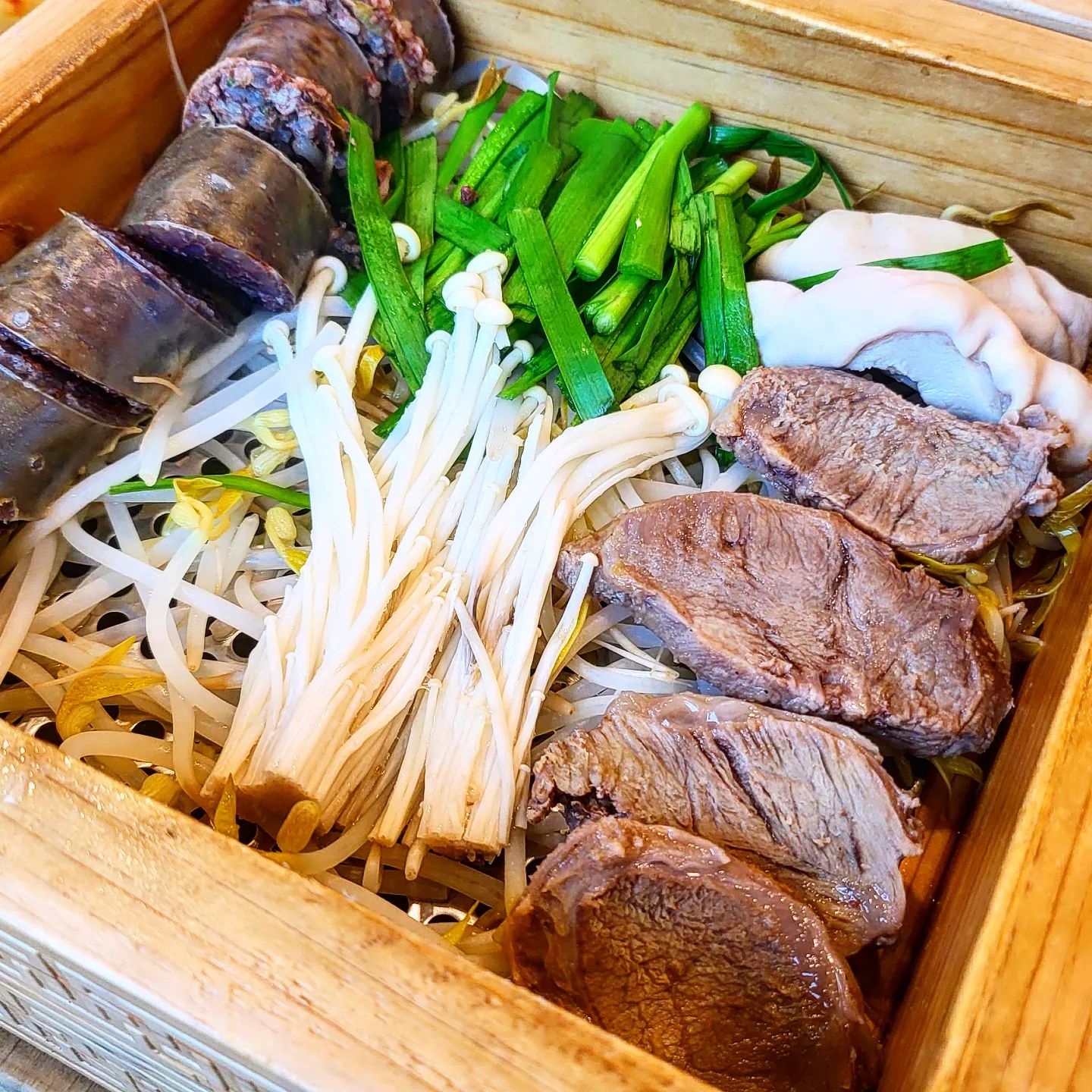 #포천순대국 #무봉리순대국본점 #순대국맛집 

@ 경기 포천시 소흘읍 호국로 475 1층 
@ 맛! 분위기! 서비스!  soso