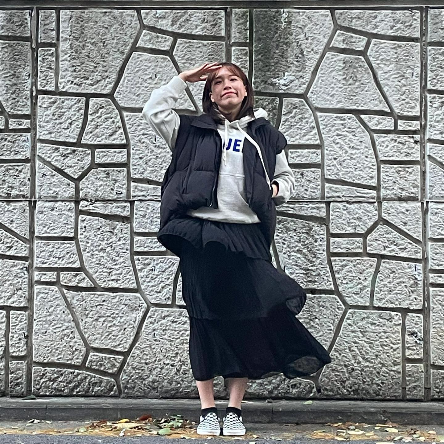 .
바람 불어도
괜찮아요 괜찮아요 괜찮아요
쌩쌩 불어도 괜찮아요
난난난 나는 괜찮아요

후드티에 애매한 추위는 패딩조끼로 커버!
바람이 부니 캉캉치마가 더 매력적으로 보이지 않나요~?😭😭

Top.
#패딩조끼 #블랙조끼
#namerclothing #네이머클로딩 #후드티
Bottom. #캉캉롱스커트 #블랙스커트 #롱스커트
Shoes. vans - #체커보드

#데일리룩 #가을코디 #오오티디