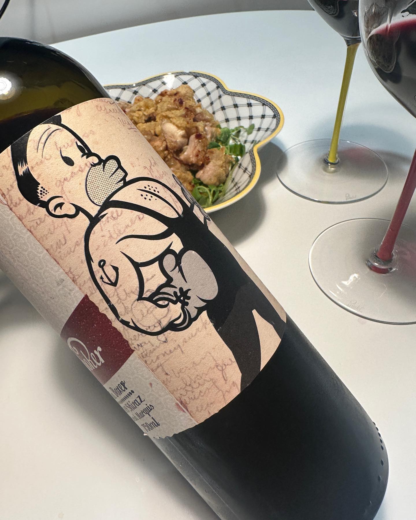 몰리두커 더 복서 2019~🍷

오랜만에 집에있는 와인으로 휴일 마무으리~
호주 쉬라즈 참 맛있군요.😀

호주 방언으로 왼손잡이를 의미한다는 몰리두커..🤩
바디감 좋은 호주 와인 구웃~😍

#와인 #몰리두커 #더복서 #호주와인 #쉬라즈 #19빈 #레드와인 #와인스타그램 #와린이 #와인추천
