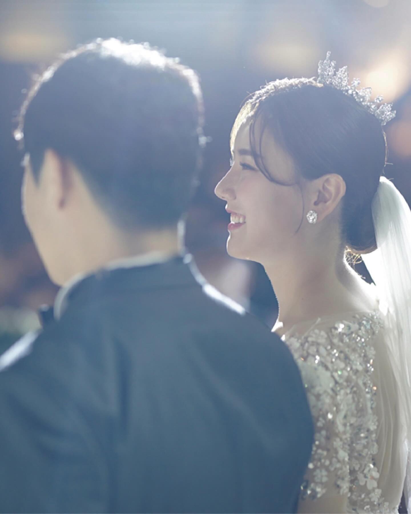 벌써 결혼기념일 2주년이라늬,, 추억 올리긔🤵🏻👰🏻‍♀️💍✨
올해는 율이 낳구 정신없어서 여행은 꿈도 못꾸고 아무 생각 못햇는데
어머님께서 아침에 보내주신 꽃다발이랑 엄마빠 파티덕에 행뽁 ˆ̑՝̮ˆ̑❤︎
앞으로두 뽁작뽁짝 깨 볶으면서 잘 살쟈 염남편 🫶🏻

#결혼기념일 #결기2주년 #결혼사진 #일상기록