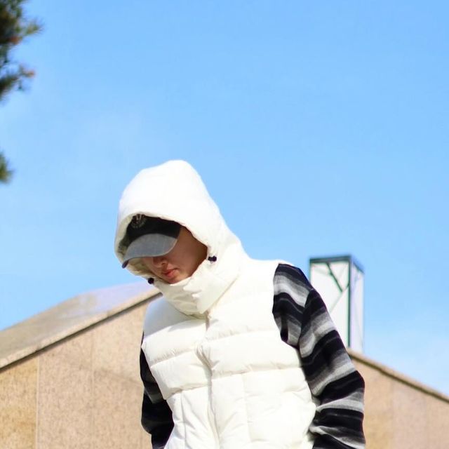 새일/𝒩ℯ𝓌 𝒟𝒶𝓎 on Instagram: "이번주 베스트컷✨패딩 베스트 #협찬 #광고 캐트릿 무드로📸 @standarderror_official 에서✨ 에센셜 2-way 후드 탈부착 패딩 베스트 를 제공해 주셨습니다✨ ⭐