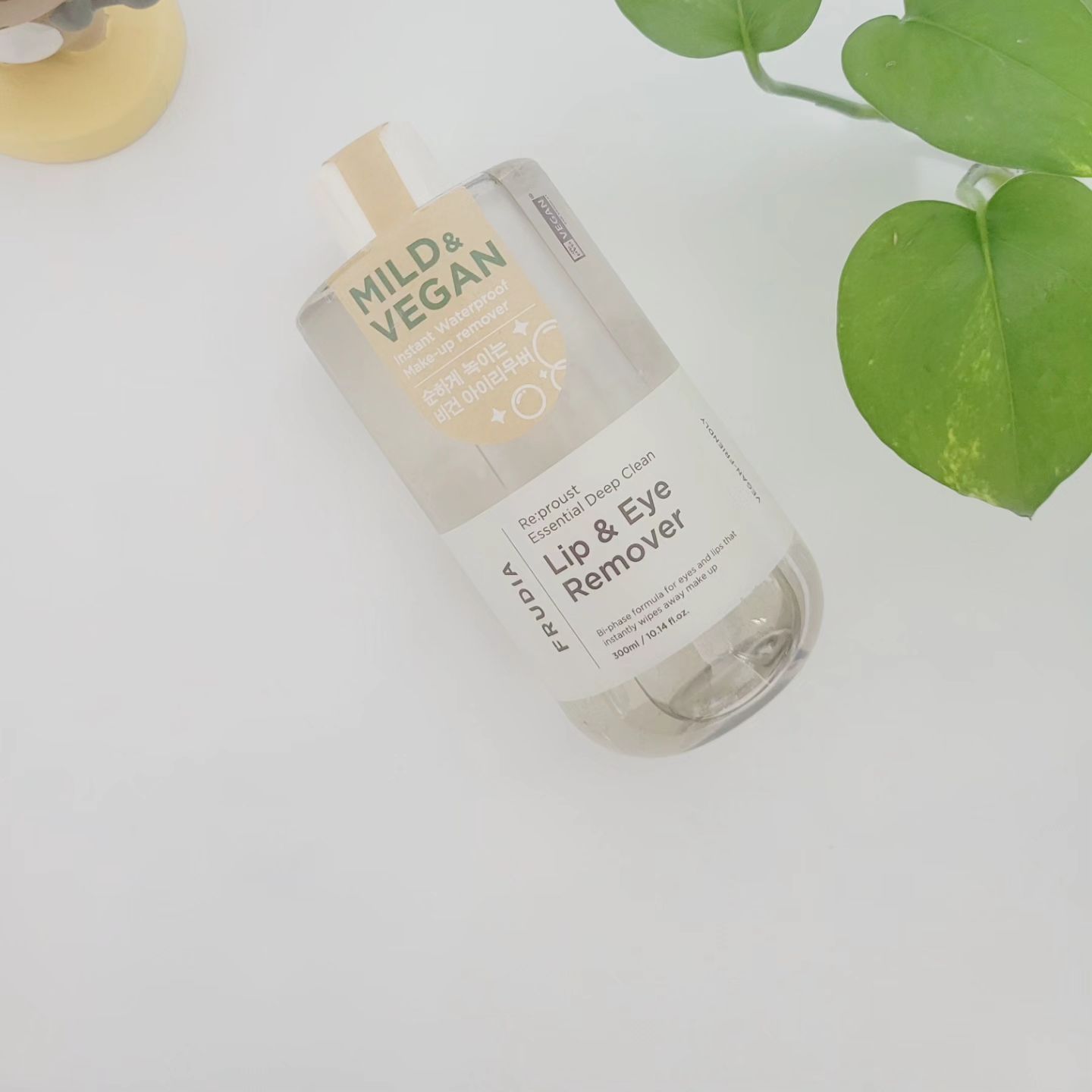#협찬 frudia.official #후르디아 #리무버

300ml용량부터 마음에 드는 후르디아 저자극 립앤아이 리무버예요.
민감한 입술과 눈가에 자극없이 순하게 사용할 수 있어
좋답니다.

안그래도 눈가에는 따가운적이 많았는데,
요아이는 편하게 사용할 수 있어요.

#립앤아이리무버 #vegan #FRUDIA #아이리무버 #kbeauty #두아이엄마 #블로거 #비건리무버 #08L #vegancosmetic #아이메이크업 #육아맘 #저자극리무버 #eyeremover