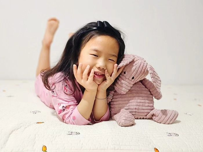 #협찬

감성적인 디자인에 부드러움과 포근함까지 느낄 수 있는
꼬미즈 키즈침대 아기슈퍼싱글패드💗
100수 고밀도 원단을 사용했으면서〰️
마감처리까지 친환경 오가닉원단으로 안전하게 사용할 수 있어요!
원단부터 완제품까지 인증받은 안전한 제품으로!
안심하고 사용할 수 있답니다.
우리루아 침대에 사이즈도 딱!
귀여운 디자인까지 마음에 쏙 들어요😍🙂

🎁ggomiz_official

#꼬미즈 #키즈침대 #아기슈퍼싱글패드 #아기침대매트 #꼬미즈침대매트 #꼬미즈패드 #아기패드추천