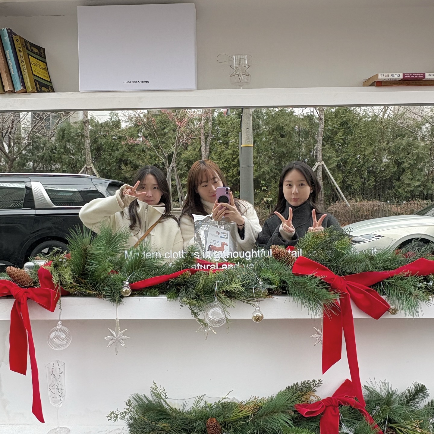 🧣⛄️🎅🏻🎄
세상에 귀여운 것들이 너무 많아 ! 
연말에 주고받는 작은선물들은 너무 귀엽고, 
그 마음은 너무 따뜻하잖아.. (´･ω･`)