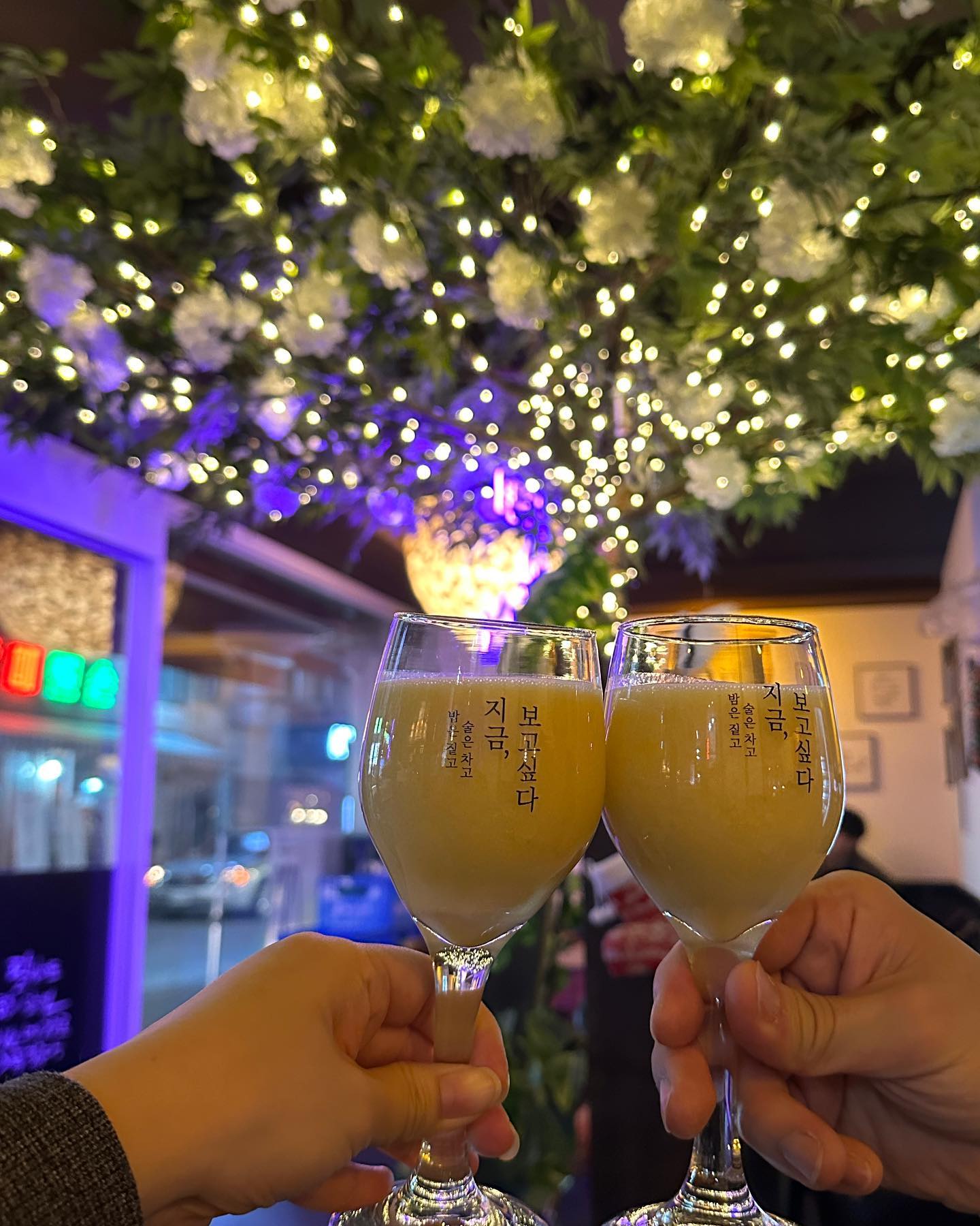 웰컴주로 주셨던 심술, 별빛청하보다 맛있다니!!! 🤩
담에 병으로 마셔봐야징~
딸기 막걸리 망고막걸리도 최고~
옛날 생각나네 🥹

#협찬 #상무지구술집 #쌍촌동술집 
 #지금보고싶다  #지금보고싶다광주쌍촌점