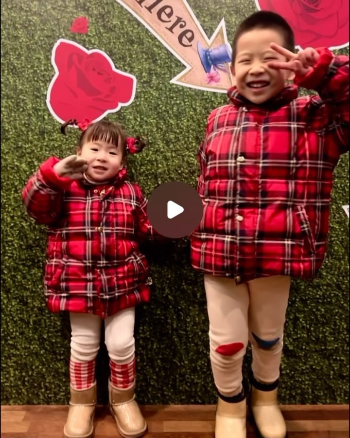 🎈비오는날의 떠울랜등😇
공룡굴에서 돌멩이만 가지고 놀아도 행복한 채이와
공룡굴에서 여섯시간을 박혀있어도 모자르다며
화나고 삐지고 기분이 안풀린다는 뜽준😍ㅋㅋㅋㅋㅋ
히핳로옹옹ㅎ오오오오러허로로로로오오ㅗ오ㅗ어어
진짜 어제 신발 빗물에 부먹하고 발가락 짤라지는줄🤗
쩔뚝쩔뚝🥰🥰🥰