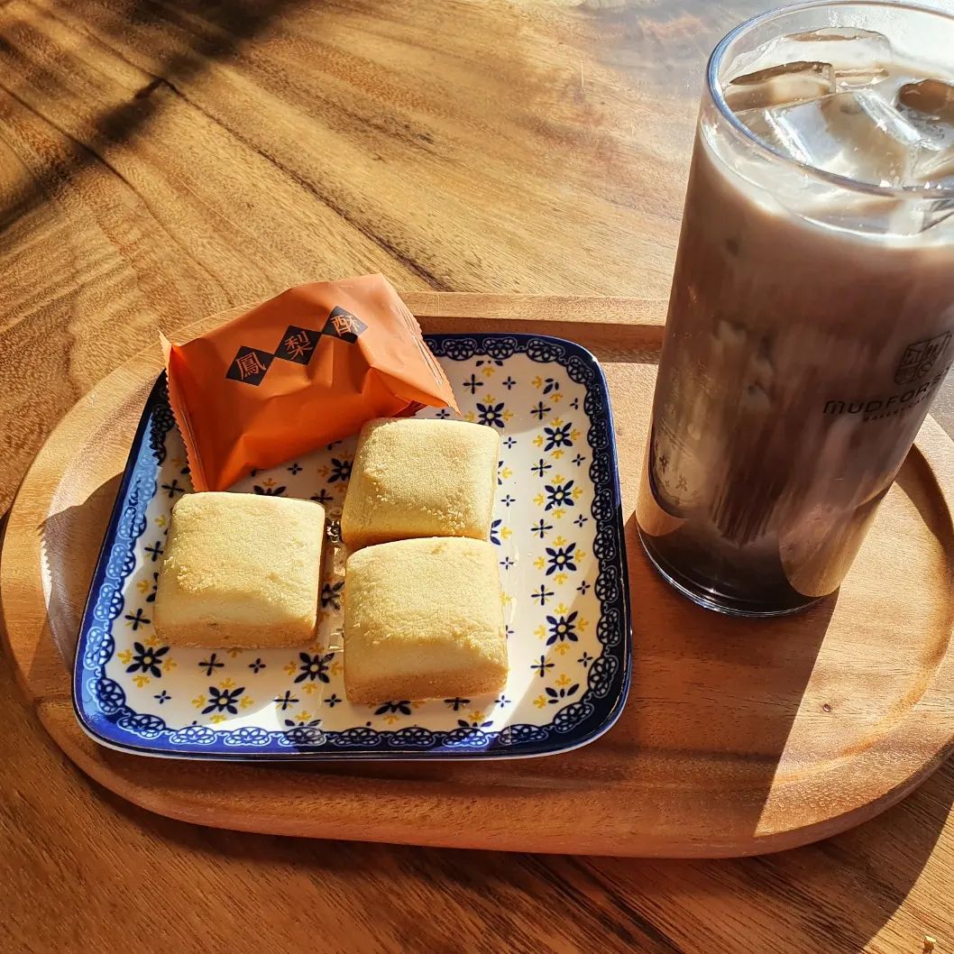 #협찬 업체로부터 제공받은 제품입니다.
#신라명과쿠키 #신라명과펑리수
.
.
진짜 맛있는 펑리수가 먹고플 때 충족감을 주는 
찐맛집 펑리수를 발견했어요!!! 😍😍😍

역시나 신라명과는 펑리수도 잘 만드네요..!!!!!
이젠 펑리수 실패할 일 없이 즐길 수 있어 넘 좋아요!!

맛이 기대이상으로 고급스러워요!!
고급 펑리수만의 보드라우면서 바삭한 쿠키옷을
너무나 잘 담아내서 진짜로 만족스러워요 🥰🥰💖
.
.
.
💛 부드럽고 달콤한 제주 한라봉 파이에
수제 파인애플잼을 담아서
고오급진 맛의 펑리수가 탄생했어요!!!

💛 청정 제주의 한라봉이 파이에 콕콕 박혀있어서
달콤상큼 싱그러움이 한가득이랍니다~!! 

💛 짱 고급스러운 맛에 부담스럽지 않은 가격이라서
이젠 펑리수 땡길 때마다 꼭꼭 신라명과로 드셔용!!

💛 결혼식, 집들이 등등 각종 행사의 답례품으로 챙기면
누구나가 좋아할 짱짱 맛있는 선물이 될 거예요!!

💛 제주도 다녀오고 여행선물이 망설여질 때에도
이젠 신라명과 펑리수 하나면 고민 끝이에용!! 🥰🥰💖
.
​.
.
각종 답례품과 이웃선물로 꼭 사랑받아야 할
찐맛집 펑리수로 인정 킹정이에용!!!!! 😍😍😍

이제 펑리수 땡길 땐 무조건 신라명과 하세용~~😎😎❤
.
.
.
👉 구매좌표 
https://smartstore.naver.com/shillabakery?nt_source=cloudreview&nt_medium=exp&nt_detail=20230621
.
.
.
#제주도선물 #제주도기념품 #생일선물 #답례품추천 #펑리수 #펑리수추천 #맛있는펑리수 #한라봉펑리수 #제주도선물추천 #디저트추천 #디저트선물 #답례품 #신라명과
#맞팔 #먹팔 #먹팔맞팔 #먹팔해요 #소통 #소통해요 #선팔하면맞팔 #선팔맞팔 #선팔환영 #좋튀 #좋반