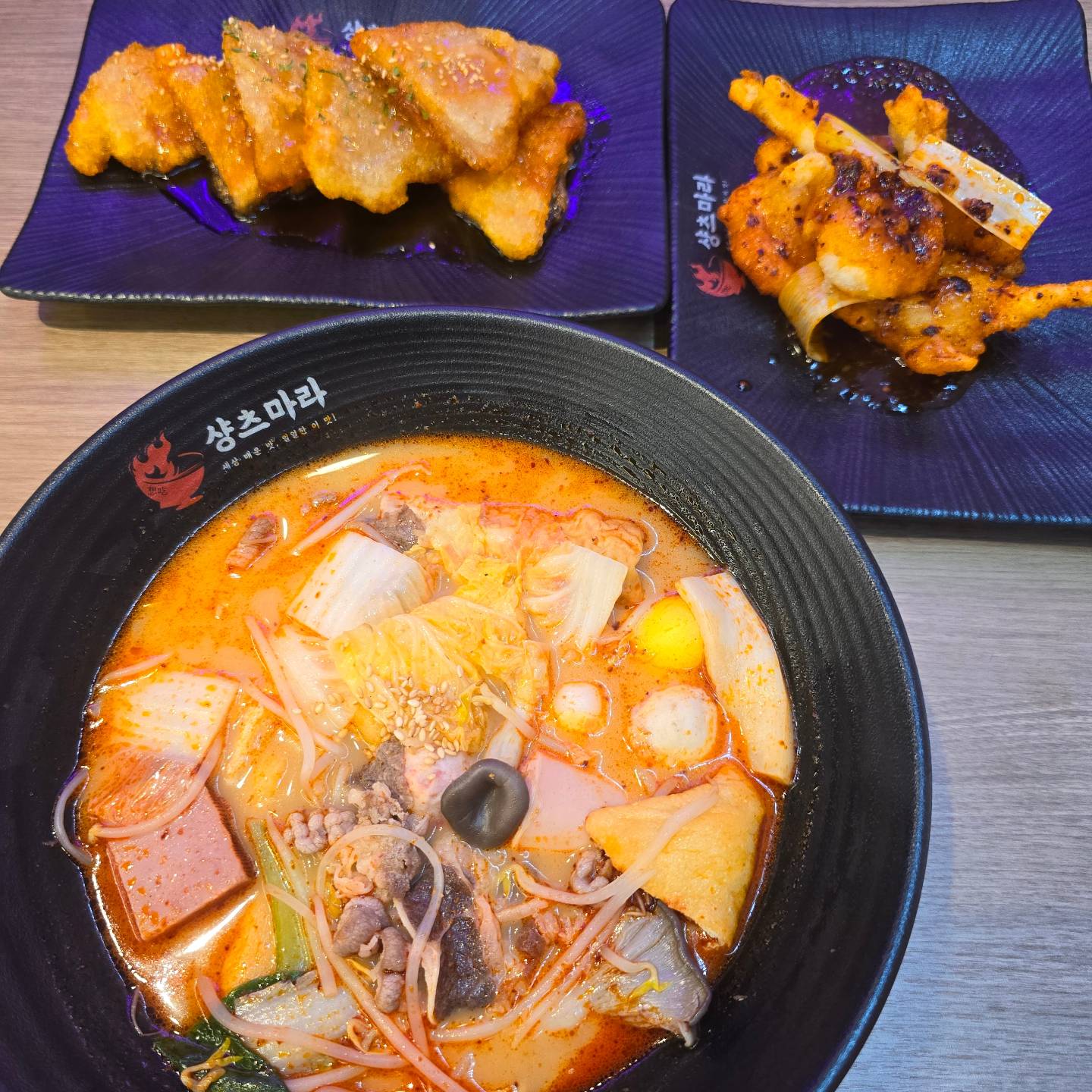 마라탕 유목민들을 위한
찐맛집을 소개합니다
경희대 마라탕하면 바로 이곳
선배~~
마라탕 사주세요~~
선배~~
혹시 탕후루도 같이?!
신선한 식재료들이 믿음을 주는 이곳
탱글한 깐풍새우와
겉바속촉 꿔바로우와 함께라면
무적의 맛도리 보장.
중독성있는 마성의 국물맛은 가히 국가권력급.

#샹츠마라경희대점#회기마라탕#회기역마라탕#회기동마라탕#회기마라샹궈#회기꿔바로우#회기동맛집#협찬