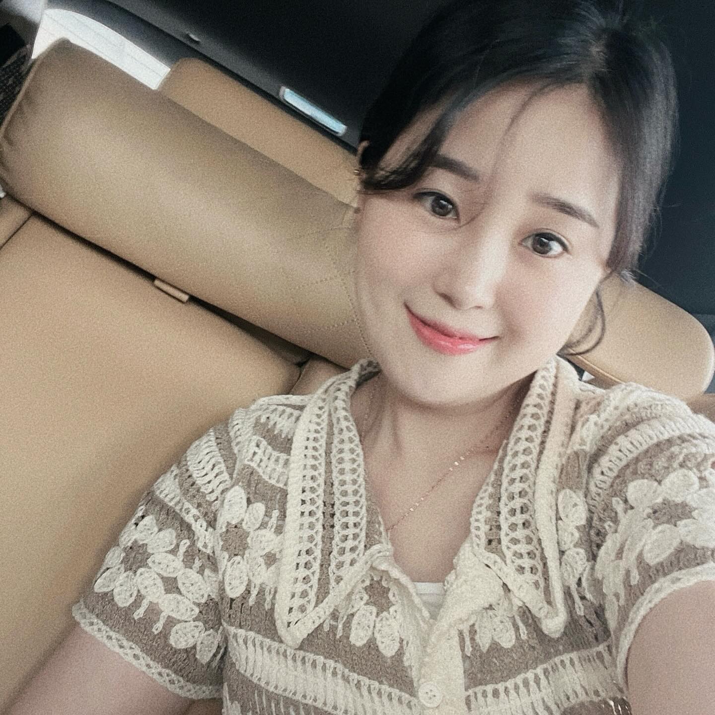 🏷️ 여행중🤍🤎🫧

이제는 여행정도는 가야쥐 
내얼굴을 찍을 수 있는 
나는야 어엿한 아줌마 .ᐟ 

애들 둘 데리구 가는 여행은 
너~무 힘들지만, 
어떤 예쁜 모습들을 볼 수있을까 
너~무 기대되는 그런시간들 :)

#내지분도살짝
