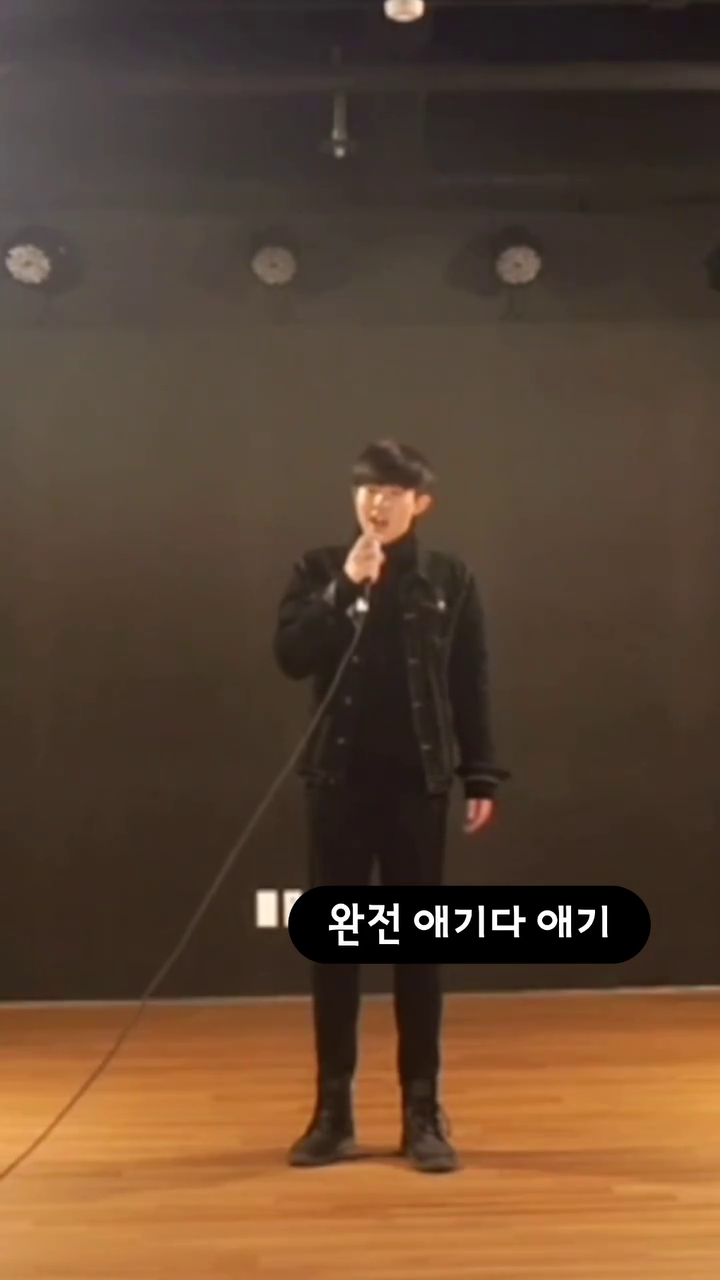창법 바꾸기전 스무살 아가시절 임정원😂
거의 8년?전이라서 화질은 박살났지만 풋풋하다 풋풋해🫠
.
.
.
.
#응애 #아가 #리즈시절 #배우 #뮤지컬 #존박 #철부지 #노래커버 #cover #리즈찾기 #challenge