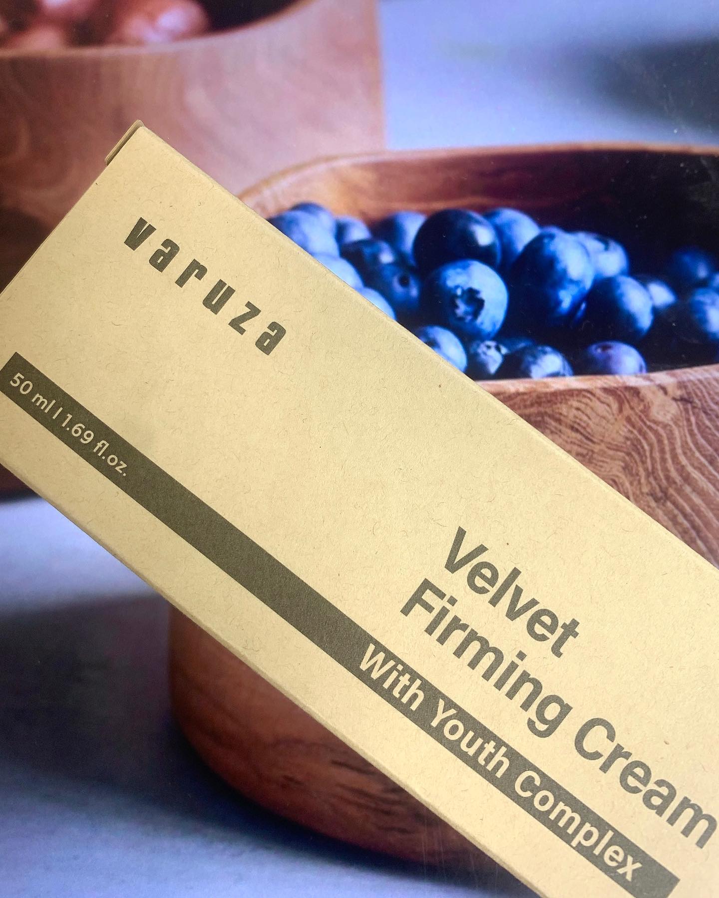 #광고
varuza_official 
15gram.official 

바루쟈 
벨벳 탄력 크림 ✨

무표백 무형광 화장솜으로 유명한 바루쟈의 크림입니다.
친환경 제품답게 종이 패키징이에요! 종이지만 나름 튼튼하네요.
식물성 레티놀 = 바쿠치올 🌿🌿 크림으로 민감성 피부도 사용하기 좋아요. 부드러운 크림 제형으로 피부에 수분감을 장시간 제공해줘요 🌠

#15그램 #15그램뷰티 #15그래머 #varuza #바루쟈 #벨벳탄력크림 #VelvetFirmingCream #저자극 #안티에이징