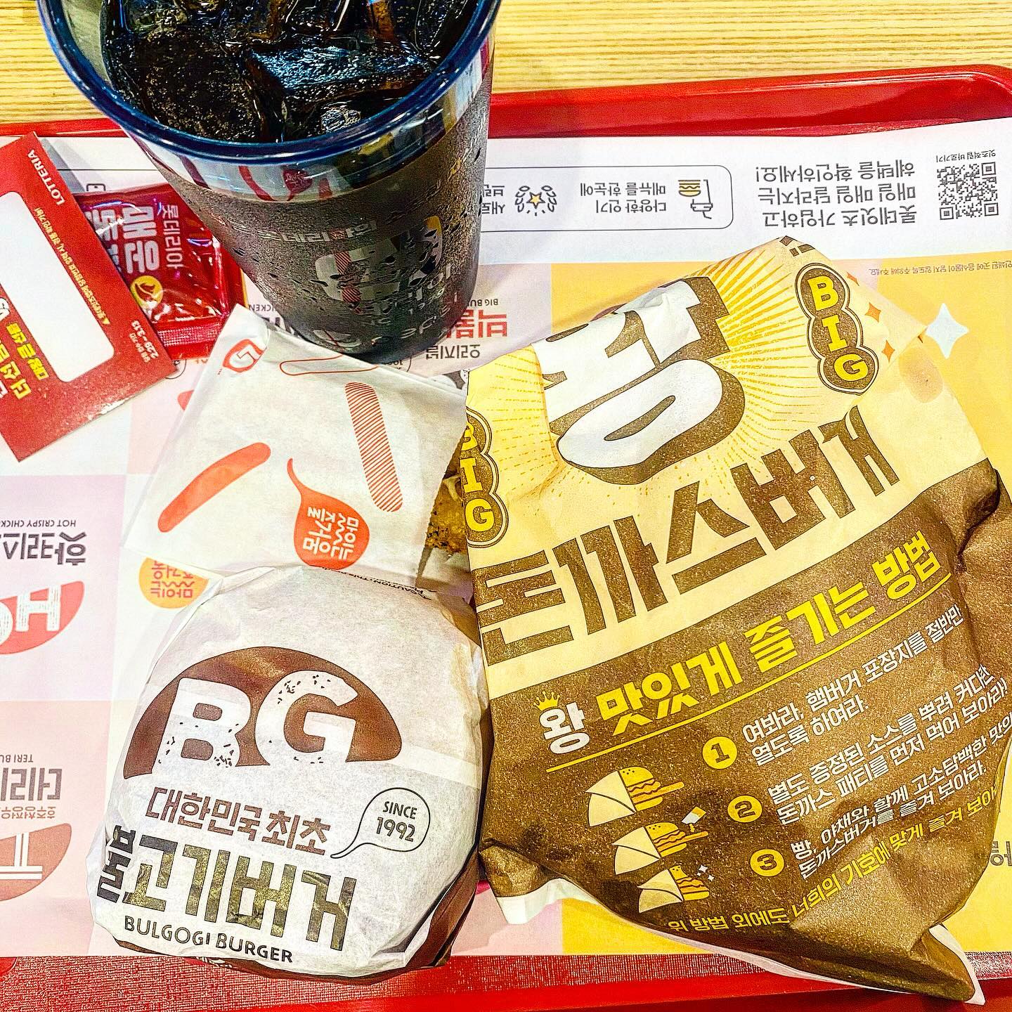 🍔돈까스와 버거의 만남 롯데리아의“왕돈까스버거”
입니당
#전국 #롯데리아

💛얼굴만한 돈까스 패티라니 신박했습니당
💛맵찔이라 일반 맛에 매운 소스 추가해서 먹었는데 그렇게 맵지 않았어용 먹다 보면 물릴 수 있으니 꼭 소스 추가하시길 바랍니당
💛역시는 역시 불고기버거는 사랑입니당ᰔᩚ

#롯데리아#신메뉴#왕돈까스버거 #먹팔 #먹스타그램맞팔 #선팔은곧맞팔 #먹팔환영 #맛스타맞팔 #먹스타스램 #맛집스타그램 #맞팔 #좋반 #소통