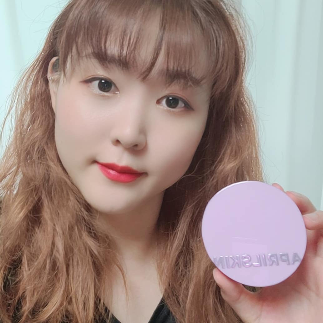 @taetae.k92 on Instagram: “#광고 #협찬 매일 아침 열심히 화장을 하지만 마스크에 흔적만 남기고 금방 사라지는 거 저만 그런 거 아니죠?🥺 에이프릴스킨 / 초슬림쿠션은 마치 꽃처럼 화사한 느
