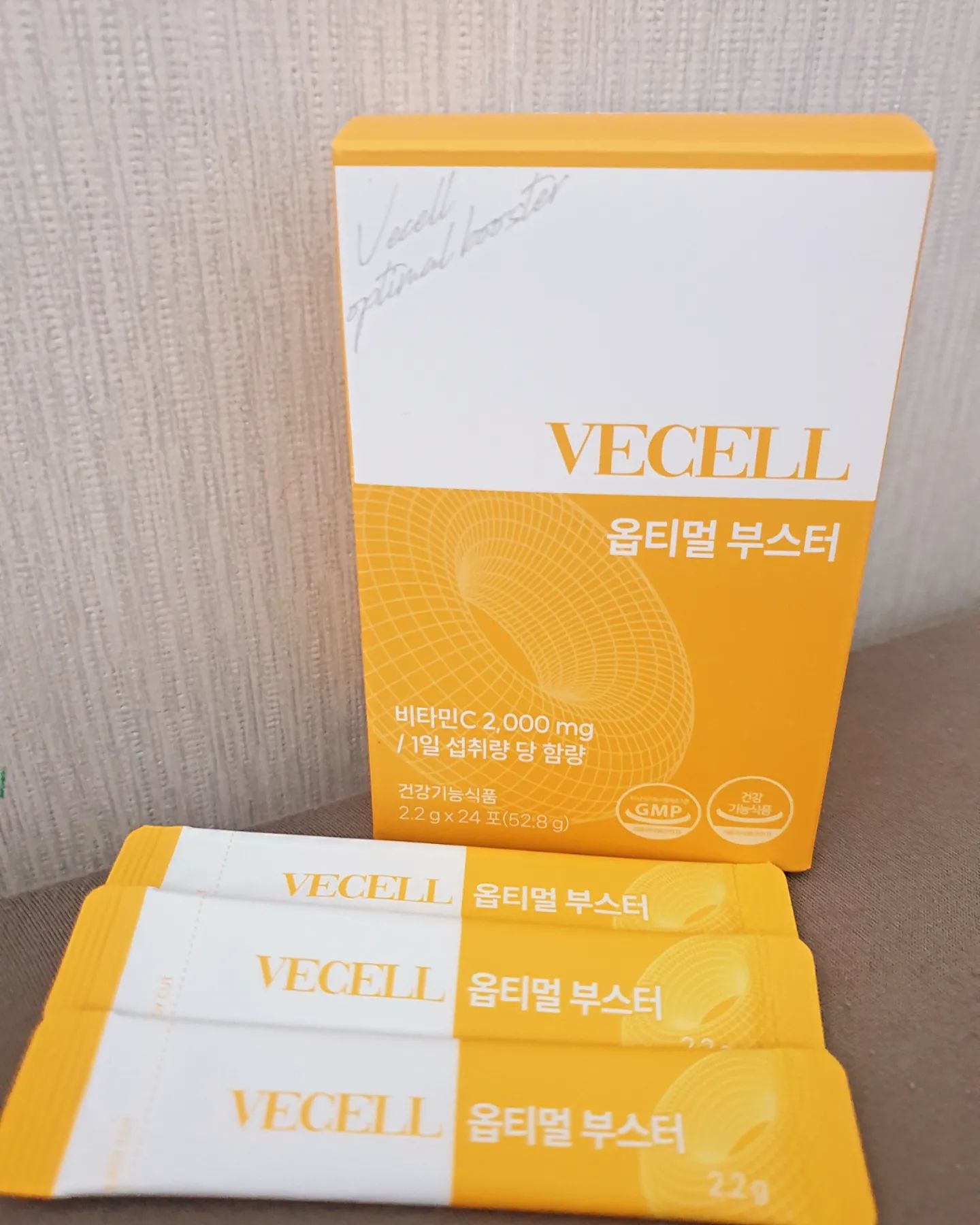 #협찬

옵티멀 부스터는 (전)닥터아난티 대표원장으로 아난티 회원과 리더 주치의였던 이광미 원장의 영양치료 10년 노하우로 직접 성분 배합한
영양제 브랜드다. 유해산소로부터 세포를 보호하는 항산화 작용에 중요한 메가도스 비타민 C 2000mg 제품으로 기존 비타민C 제품처럼 너무 시지 않고 스타벅스나 까페에서 에이드 종류나 허브 티 음료 등을 타서 먹을 수 있는 맛있는 영양제다.
뷔셀몰 오픈이벤트로 신규회원가입시 마일리지 5000점을 즉시 지급하고 있다. 첫 구매 혜택으로 옵티멀라이프 도서 또는 옵티멀부스터 제품을 선착순 증정하고있으며 스타벅스 음료쿠폰을 증정하는 리뷰 이벤트도 참여하면 좋을 것같다. 뷔셀 오리지널 제품과 뷔셀 옵티멀 부스터를 함께 드시는 걸 추천하며 추석 선물 추천으로 제격이다! 부모님 추석선물이나 지인 추석 선물, 가볍게 마음전할 수 있는 추석 선물로 추천한다😆👍

vecell.official

#뷔셀 #면역력높이는영양제 #리더영양제 #올인원영양제 #메가도스비타민C #고함량비타민 #비타민C2000mg #영양제구독 #항산화비타민C #피로회복제 #종합비타민추천 #영양제선물추천 #추천선물추천 #부모님추석선물추천 #추석선물베스트 #추석선물추천리스트