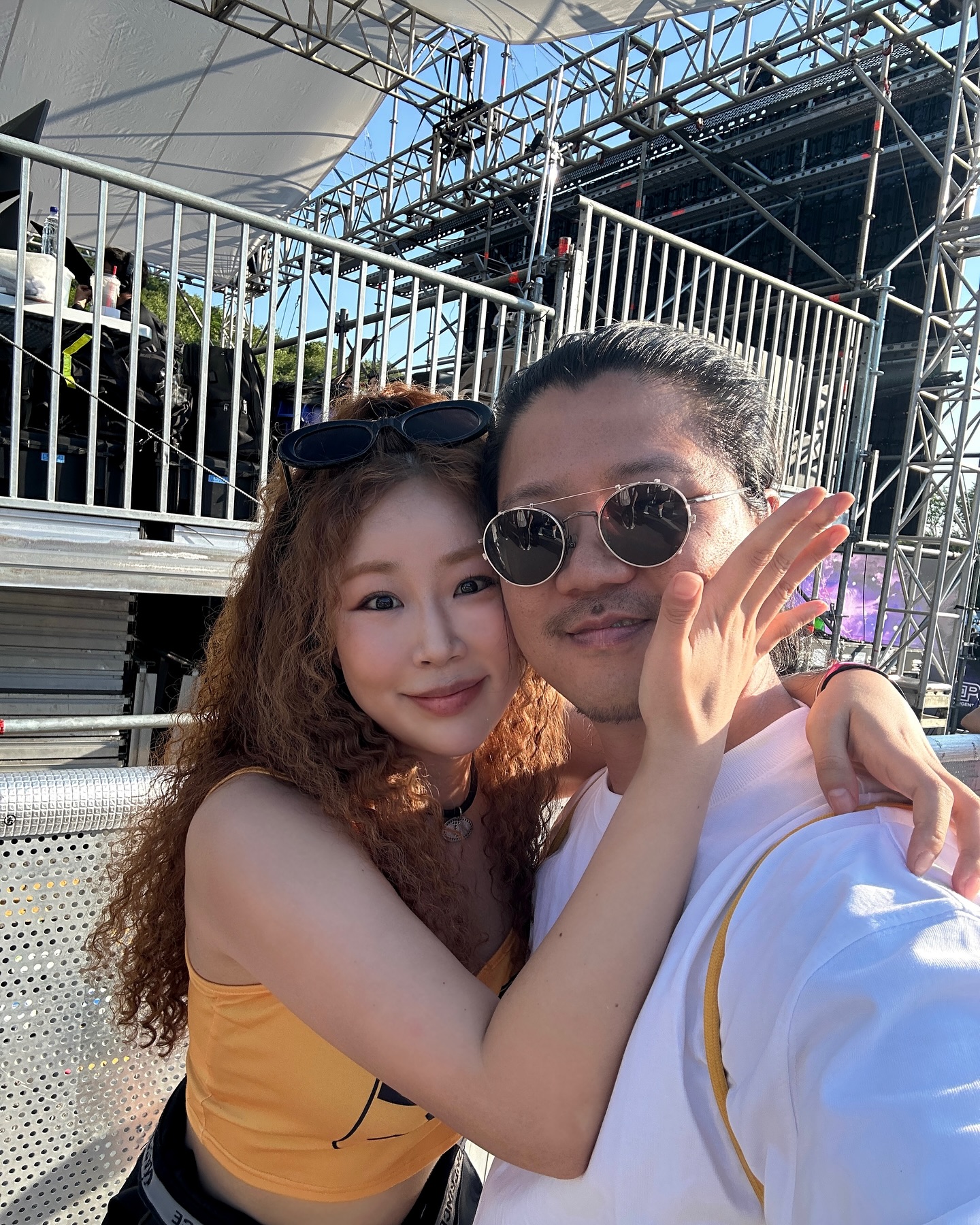 n년째 나랑 노는 중인 츄빠 👩🏽‍🦱👨🏾🎵나랑 n년 더 놀아야 하니까 #체력관리 하시길…..🫶🏻🎵 

#월디페2024 #wdjf2024 #wdf2024 #월디페 #edm페스티벌 #알렌워커 #체인스모커스