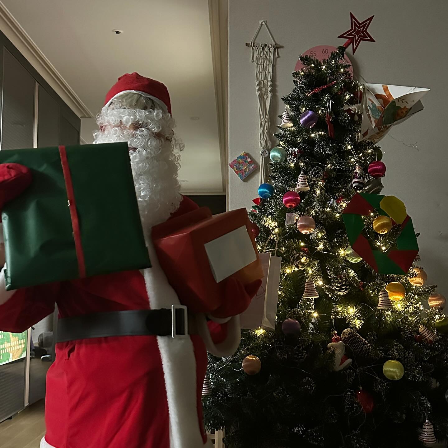 .
하울이네 집에도 산타 할아버지가 다녀가셨어요.
모듀 메리 크리스마스🎅🏻
.
.
#동심지켜주기 #크리스마스 #merrychristmas 🎄💚
#산타할아버지저도선물주세요