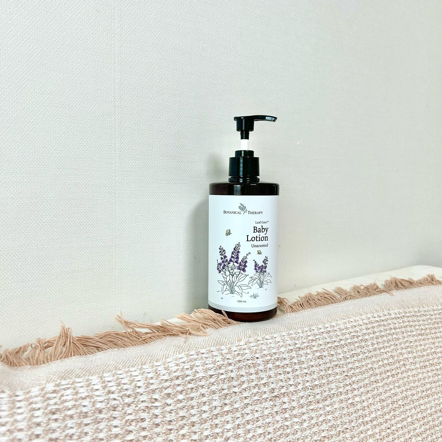 🏷 협찬 X  botanicaltherapy_official 

기존 로션보다 더 업그레이드 되어 돌아온
🌱리프 세라 베이비로션

녹차, 타임, 민트, 
3배나 업그레이드 된 세라마이드 성분까지🌿
자생력이 강한 식물의 힘을 사용하여
피부 장벽을 탄탄하게 만들어줘요💦

48시간까지 유지되는 보습력으로
신생아부터 사용할 수 있는 
든든한 베이비 스킨템이에요 (ﾉ･ｪ･)ﾉღ

.
.
.
🏷️tag
#보타니컬테라피 #베이비로션 #아기로션추천 #보습진정템 #흑호띠맘 #흑호띠아기 #호랑이띠아기 #육아소통 #육아스타그램 #아기일상 #데일리그램 #daily #데일리 

📌위 포스팅은 물품을 무상 제공받아 개인의 주관적인 의견을 토대로 작성된 게시글입니다