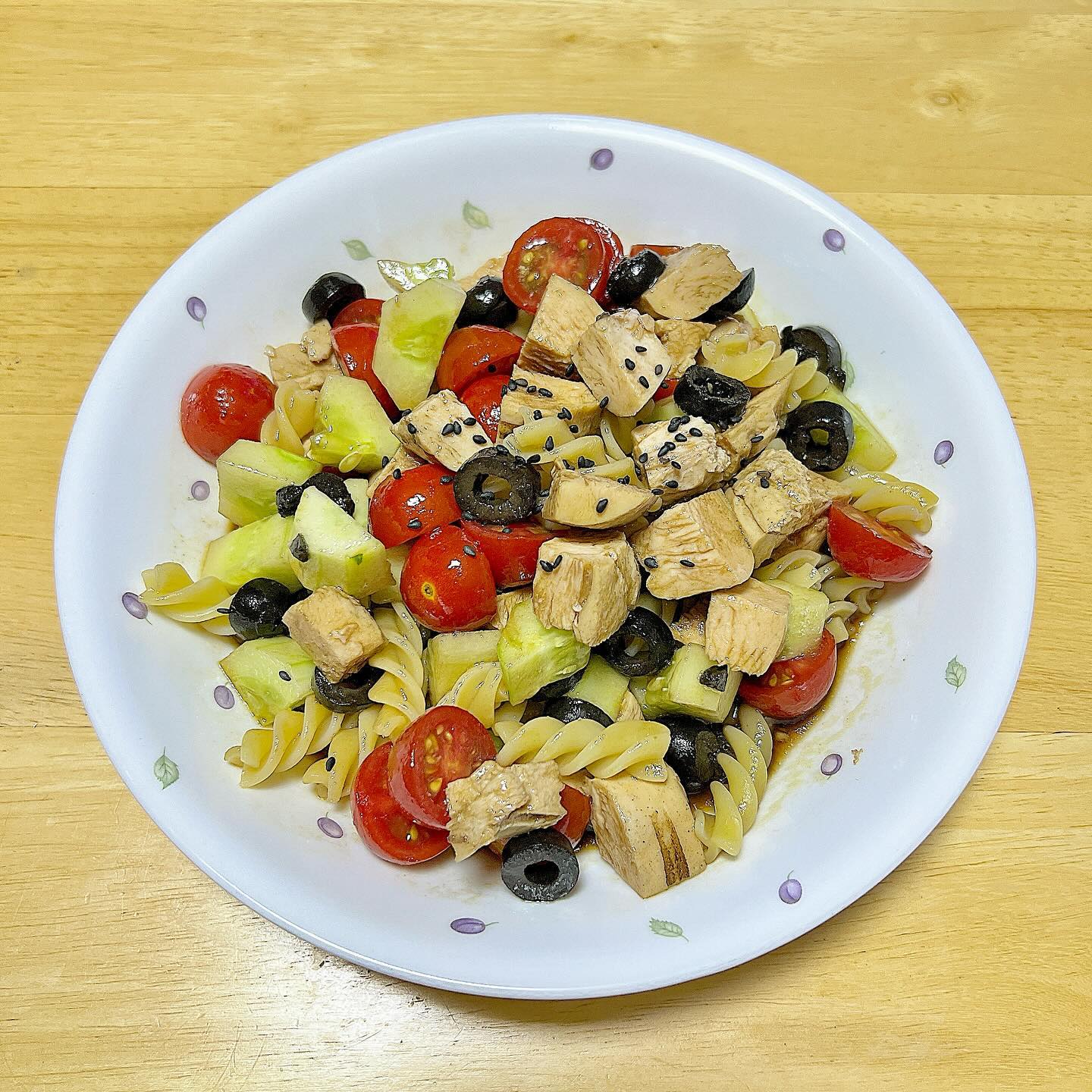◡̈ 

1. 간만의 샐러드파스타💖 맛있었다!
2. 크로와상도…..오랜만에 먹으니 짘짜진짜 맛있었다….🥐
3. 두부김치는 원래 오빠 안주였는데..
내가 먹고 운동갔다는 소문이 있던데..…
4. 양배추 한통은.. 진짜 너무너무 어려웤ㅋㅋㅋㅋ
언제다먹어. 맨날 양참덮먹는중…🫠🫠
5. 엄마표 낙지볶음으로 어제저녁까지 냠냠

나 유튜브에 빠져서 요즘 인스타 소홀한것같다..
반성합니다..
주5회 운동인디 이번주는 3회밖에 못갔습니다..
반성합니다.. 

🤣🤣 주말시작이라 기분이 좋아요!
행복한 쥬말 보내시길 바라믄서…💖💨

#현실식단 #다이어터 #유지어터 #유지어터식단 #다이어트식단