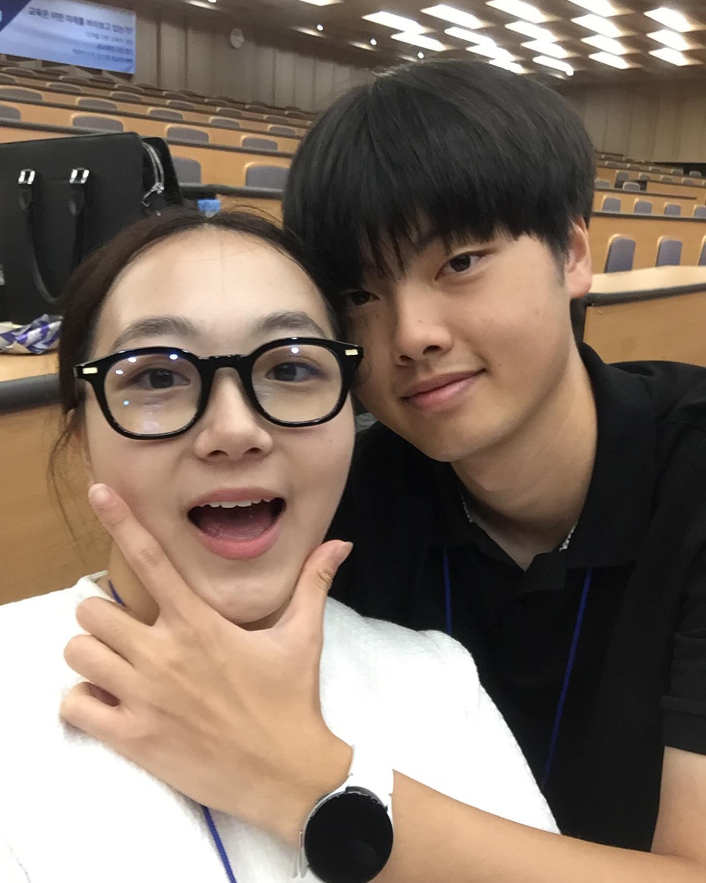 방학 일기 🏫 8탄 ?! 청람 FEDA 💙

한국교원대 X 서울대 사범대 연합 포럼
근데 이제 내가 포럼 총괄인……. 😵‍💫💥💥💥

몇 달을 준비한… 기획 과정은 추후에 블로그에라도 기록해볼게요

밥 맛있어서 용서 🍛
바다가 있어서 용서 🌊
우리 실무진들 있어서 용서 😚