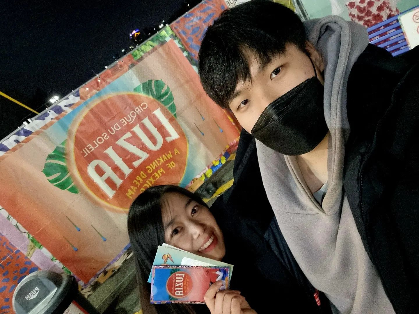 연말 기념~ 보고 싶었던 태양의 서커스 '루치아' 너무 신기했던 공연!

초딩 때 좋아하던 만화 '카레이도 스타'를 볼 때마다 늘 제대로 된 서커스가 보고 싶었다구~😍 

나능 어느덧 1인 18만원짜리 티켓을 탁 구매하는 어른녀자가 되었다~ㅎㅎ
자리 SR m 11, 12 짱짱👍 

마그넷으로 2023년 태양의 서커스 '루치아' 공연 기념하기:)
.
.
.
#태양의서커스 #태양의서커스루치아 #힐링 #일상 #소통