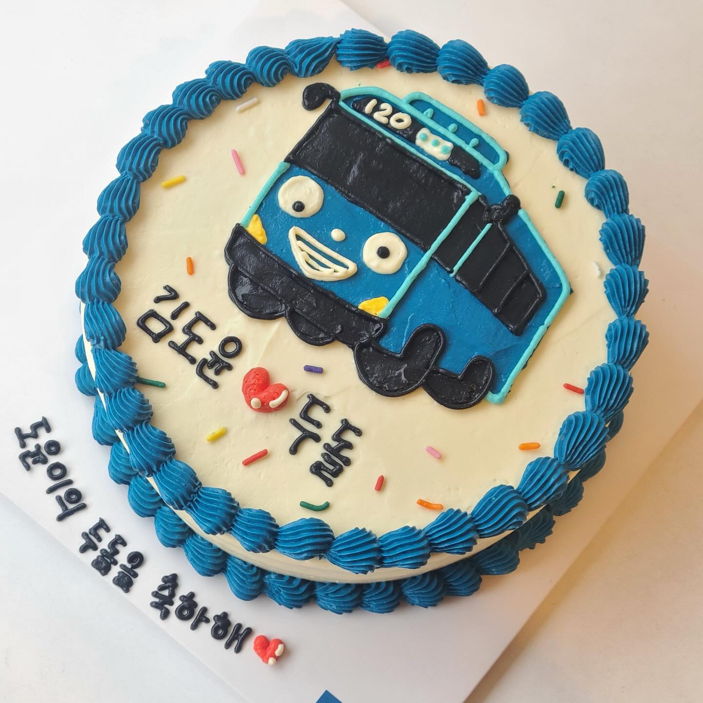 D+731🫶
우리또또 두돌케이크💕
타요를 너무좋아해서 #타요케이크 
오늘 친구들이랑 생일축하했어요!
우리아들 생일축하해😘
#토고래 #토고래디저트샵 #명장동케이크 #생일케이크 #김도윤사랑해❤️ #두돌케이크 #아들육아 #생일은 #두돌 #육아소통