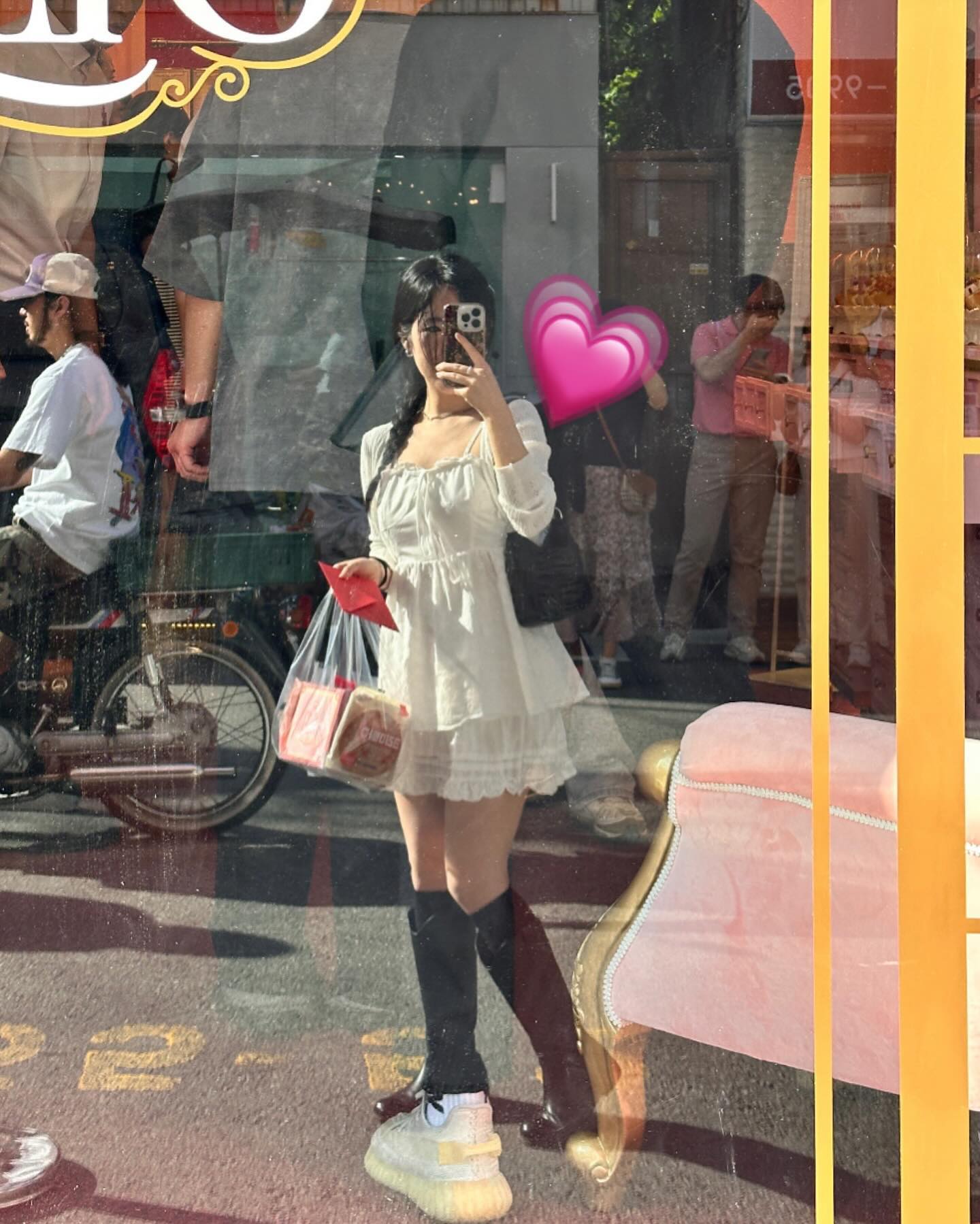 스토리 올리자마자 반응모야...!!👀💗
받아온 트루블루치즈크림빵 먹으면서 급하게 모음집으로 올려보는 이거슨 삼립 크림빵 팝업이구 내일까지니까 빵순이돌이들 성수로 꼬우🥯

#삼립 #크림빵 #팝업 #성수동핫플레이스 #빵맛집