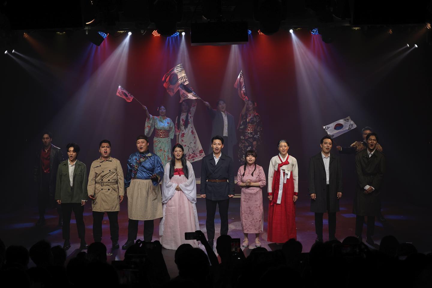 제품, 뮤제컬, 모델, 행사, 스틸, 뷰티, 준공, 인테리어, 프로필 등 촬영문의 환영합니다! (현재 많은 촬영 문의와 날짜 픽스로 의도치 않게 촬영을 못해드리 는 곳이 많습니다...가능한 빠른 문의와 날짜 픽스를 하시는걸 추 천드리며 가능한 좋은 퀄리티로 많은 분들에게 인사 드릴 수 있도록 노력하겠습니다.
감사합니다!!)

촬영 문의
DM->
카카오톡 : ksgshs
0|메일 : ksgshs123@naver.com