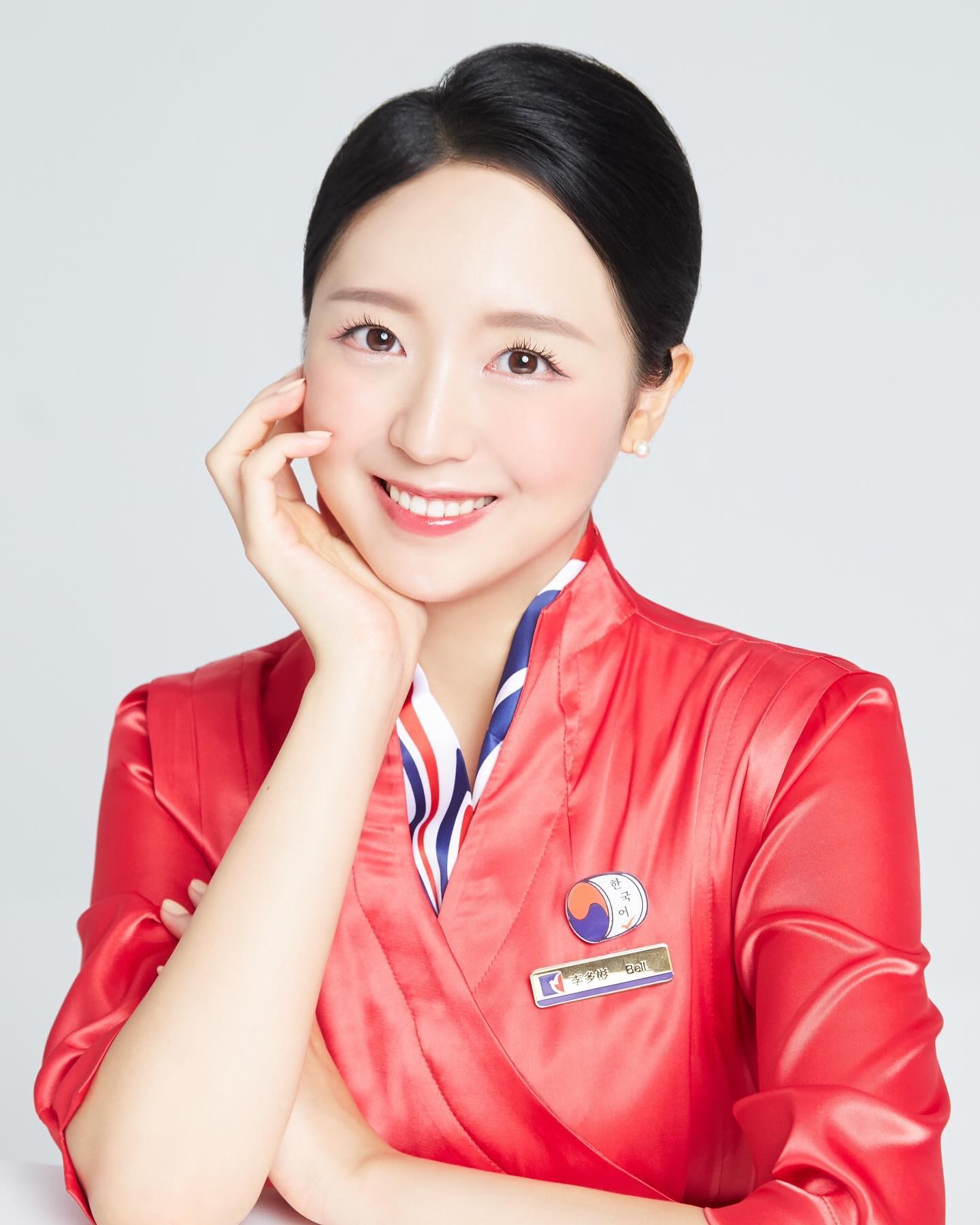 FINALY I’m leaving the company🥹

너무 갑작스럽게 떠나게 돼서 인사 못 하고 가는 사람들이 많지만 오늘 마지막 비행도 잘 끝내고 내일 한국으로 돌아가게 됐어요☺️
에어마카오에서 1년 조금 넘게 비행하면서 안좋은 일도 많았지만 퇴사준비 하면서 옆에서 행복을 빌어주는 좋은 사람도, 나 보겠다고 마카오에 놀러와 줬던 친구들도, 내 최애를 내가 일하는 비행기에서 만났던 행복했던 일들도 많이 생각나서 그래도 행복하게 회사생활 정리할 수 있었어요🥹🥹
남은 사람들도 다들 앞으로 행복한 일만 있었음 좋겠구,,,
운 좋게도 퇴사 준비하면서 다른 항공사에 붙어서 맘 편하게 떠납니다!!!
아직 거쳐야 할 단계가 많지만 무사히 조이닝 하게 되면 홍콩에서 다들 만나용❤️❤️❤️
NX✈️CX See you in Hong Kong 🇭🇰🇭🇰🇭🇰🇭🇰