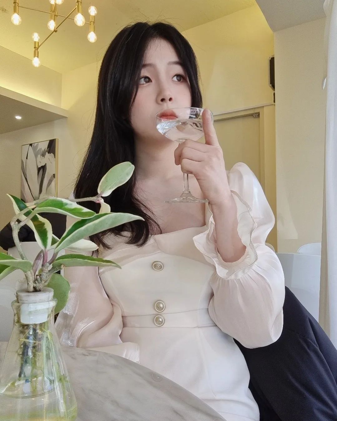 자연광 예쁘게 드는 카페가 좋아지는거.. 

저만 그런가요?💛

OPS: hidiva_official
Phone Case: _____1226456

#하이디바 #오늘룩 #카페코디
#원피스코디 #페미닌룩 #페미닌룩코디 
#페미닌원피스 #여친룩 #여친짤
#하객룩 #하객룩원피스