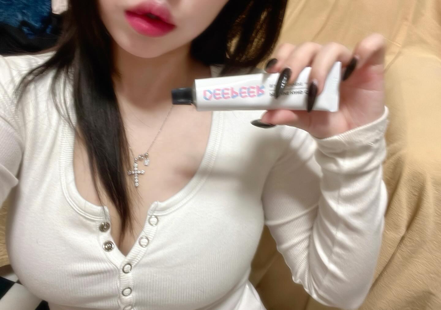 #협찬
와디즈 펀딩 성공한 조향사가 ”향“만을 연구하여 만든 제품 사용해봤어요
제로 에탄올로 제작하여 피부까지 생각한 기능성 핸드크림이더라구요 
제가 사용해본 향은 블루캐시미어로 시트러스, 자스민,머스크의 포근한 향으로 잔향 지속시간이 길고 고급스러운 향으로 향수 대신 가볍게 사용하기 좋을 것 같아요 무겁지 않은 향으로 여름까지도 블루캐시미어 🫧☁️

#협찬 #디피어 #퍼퓸핸드크림 #블루캐시미어 #디피어블루캐시미어 #핸드크림 #향수 #핸드크림추천 #향기템 #살냄새 #살냄새향수 #뷰티꿀팁 #힐링 #코튼향 #머스크향 #핸드로션 #퍼퓸핸드크림 #화이트머스크 #와디즈