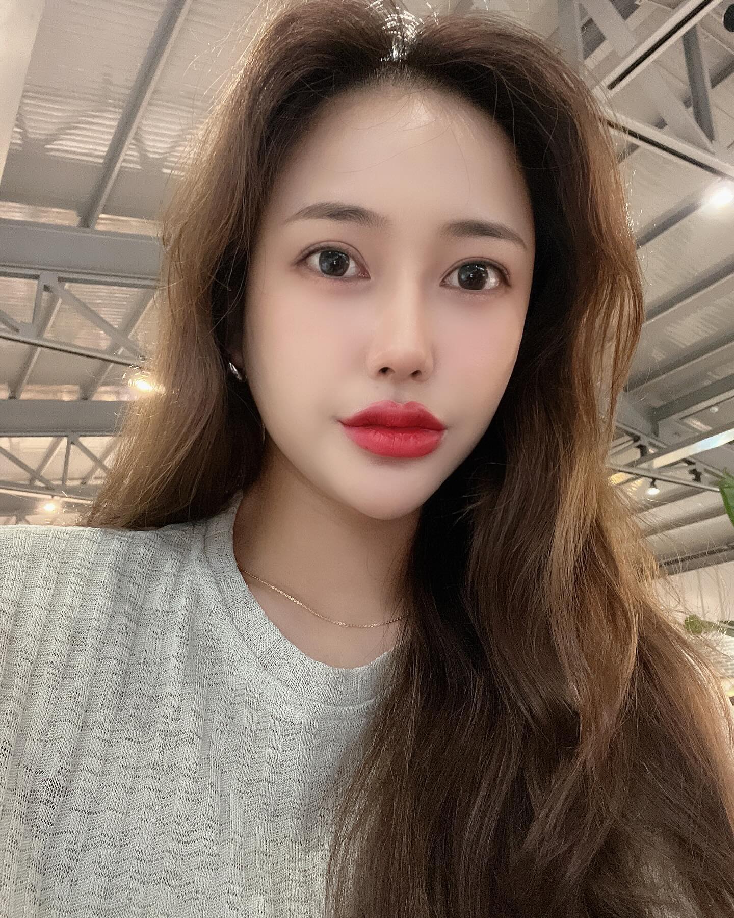머리 진짜 많이 기른 나,,