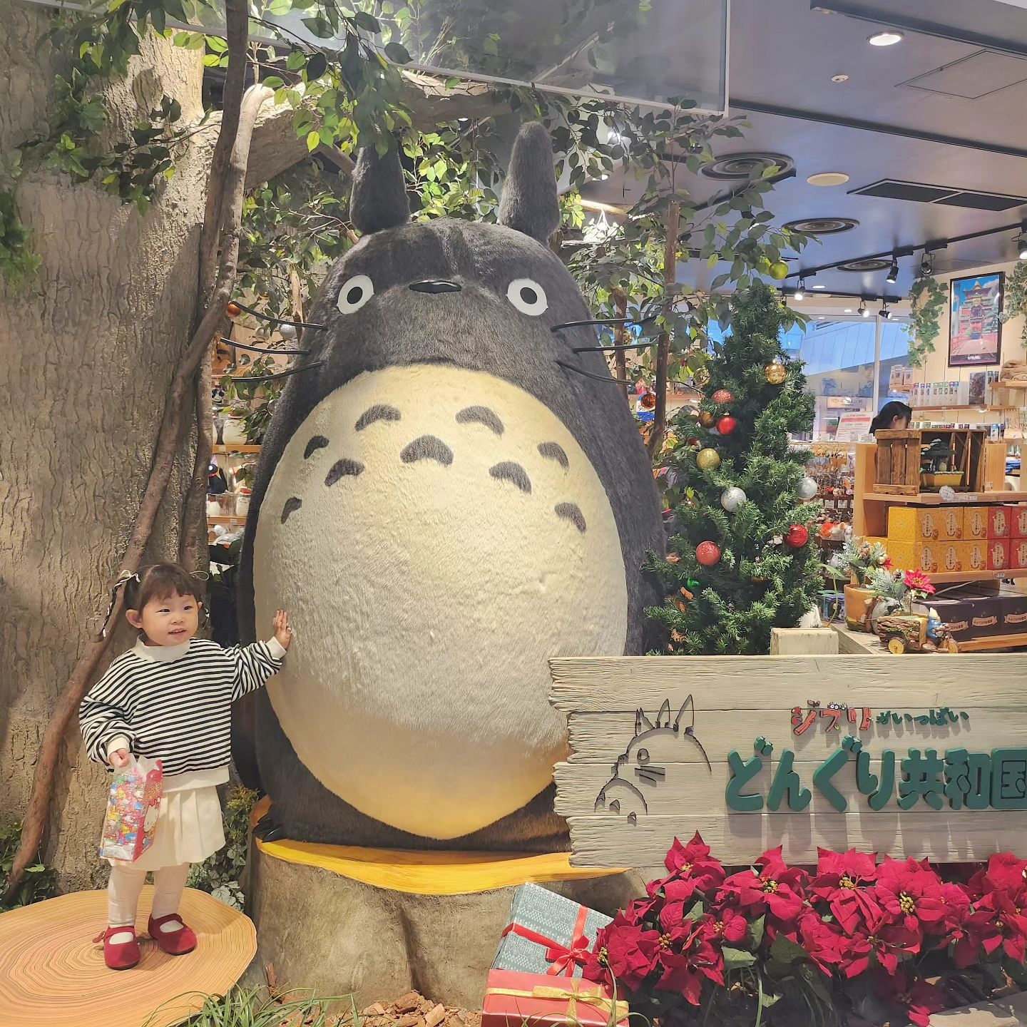 나도 아로도 너무 좋아했던 캐널시티 ❤️
아로에게 분수쇼 보여주러 간거였는데 정말 분수쇼 세번은 본듯ㅎㅎ
생각보다 야경도 예뻤던 것 같은데 오전 코스여서 못봐 아쉬웠던
다음에는 아로도 더 클테니 도전해봐야지ㅎㅎ 
크진 않았지만 디즈니스토어, 산리오, 지브리 등 아기자기한 취향저격숍들이
많고 생각보다 볼거리가 많아서 시간가는 줄 모르고 즐기고 쇼핑한👀