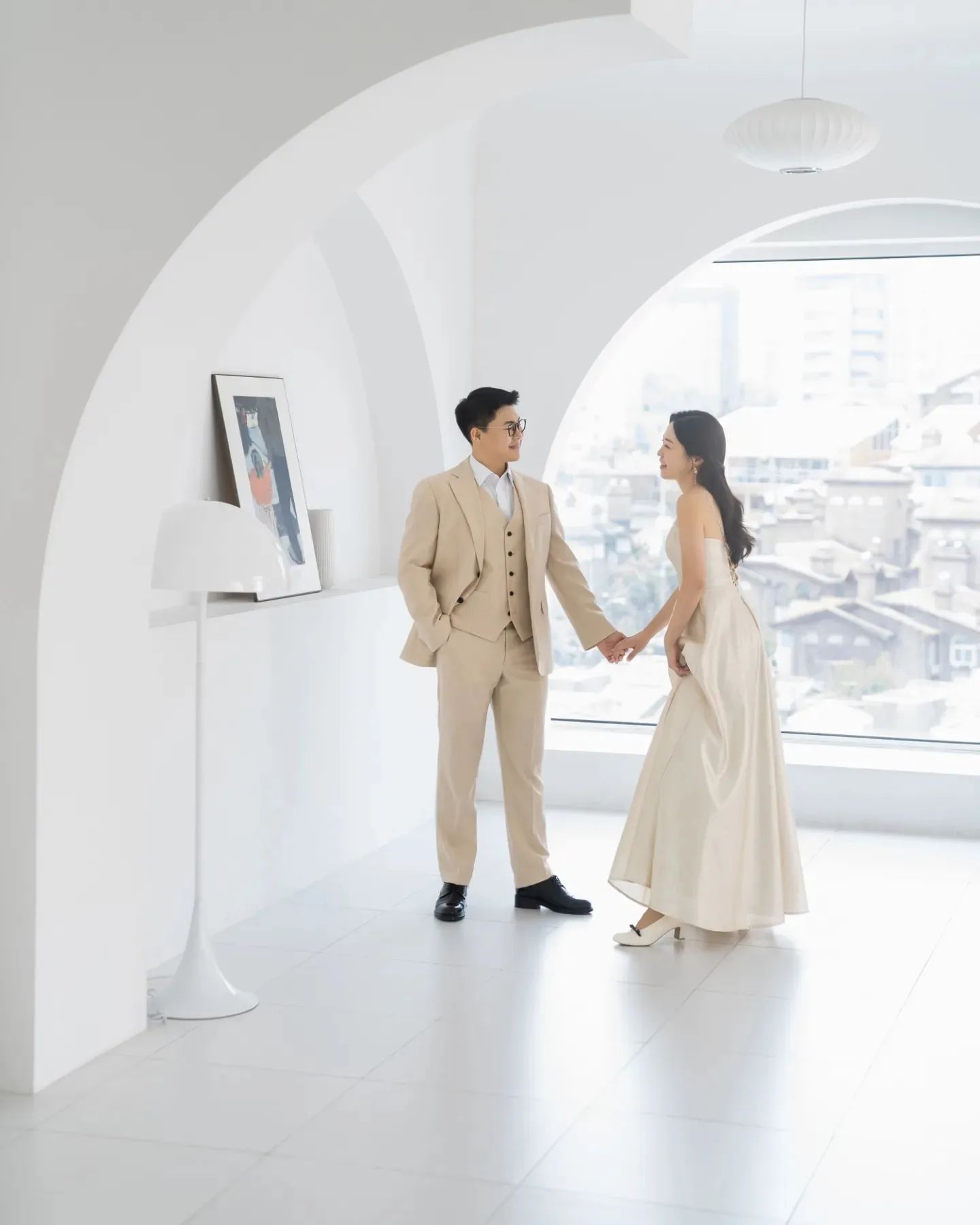 🤵🏻‍♂️저희 결혼 합니다👰🏻‍♀️

🗓️2023. 12.09. 12:20 
💍웨딩스퀘어 강변점

한노아, 이하영 저희 두 사람이 
하나님 안에서 새로운 가정을 이루려 합니다. 오셔서 축복해주시면 감사하겠습니다💗

한 분 한 분 찾아 뵙고 인사드리는게 도리이지만 
혹여 부담스러우실까 염려되어 연락을 드리지 못한 분들도 있습니다.
너그러이 이해해 주시고 연락주시면 
감사한 마음으로 소식 전하겠습니다. 

📢안내 
*포토부스📸가 설치되어 있으니 함께 오신 분들과 사진도 찍으시고 저희에게 좋은 말씀 남겨주시면 좋을 것 같아요. 
*제가 쓴 글과 가사가 포함된 음악🎹으로 많은 친구들이 도움을 주었어요 
>식전영상 - 당신과 나만의 크리스마스(작사 이하영 / 작곡 고현정)
>신부 입장곡 - 뮤지컬 '초희' 곡 중 (작곡,편곡 임예진)
>신랑 신부 행진곡 - 뮤지컬 '유리, 하나' 곡 중 (작곡,편곡 정지연) 

오셔서 친구들이 만든 아름다운 음악을 귀 기울여 들어주시면 감사하겠습니다.