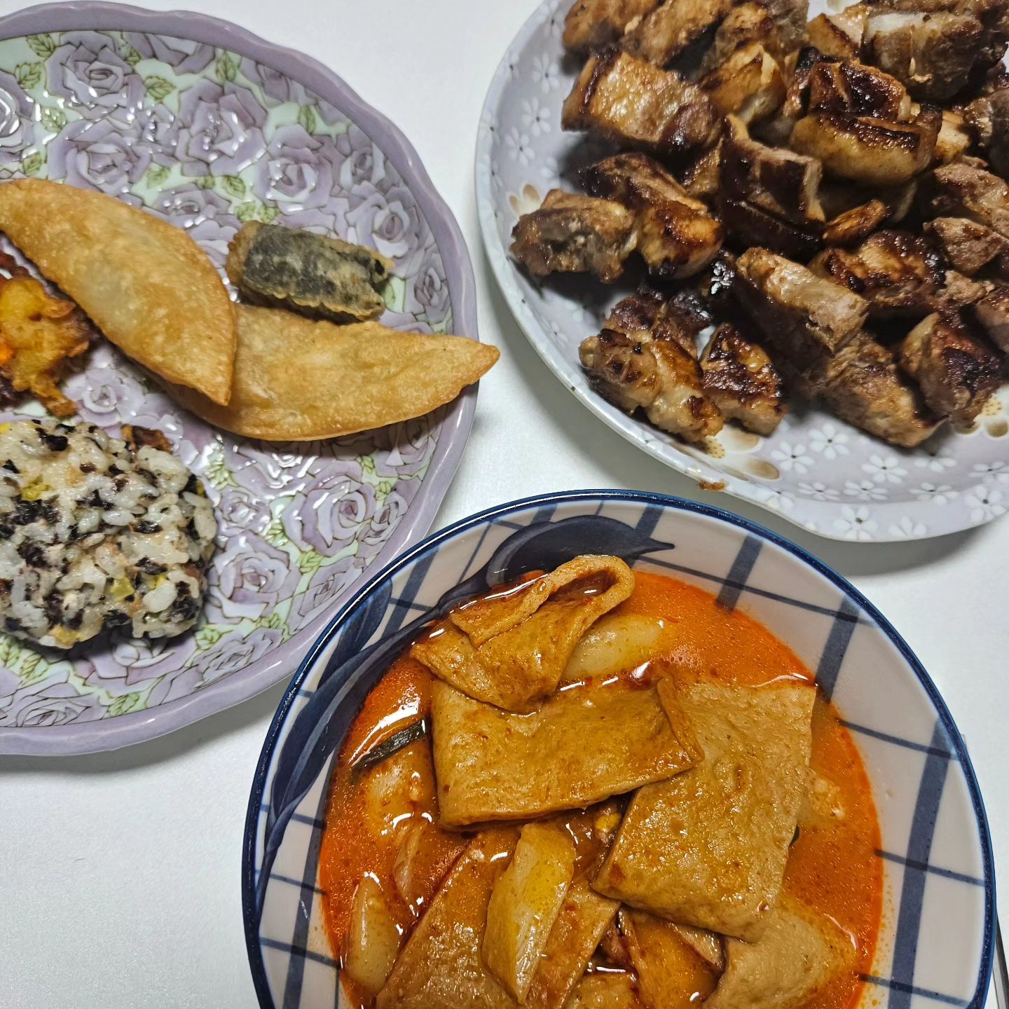 23.10.24
밤 11시에 야식먹어벌임...🫠 히히