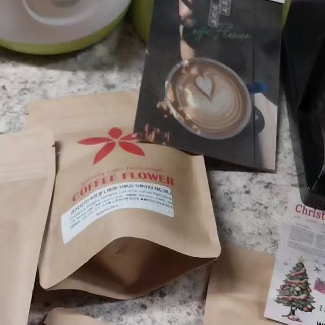 아랍소년김정환 on Instagram: "이번에 아싸뷰를 통해 경남진주에 위치한 커피 원두 제조 밑 커피전문점인 커피 플라워의 원두를 제공 받게 되었다. 인도 몬순 말라바 AA, 에디오피아 예가체프